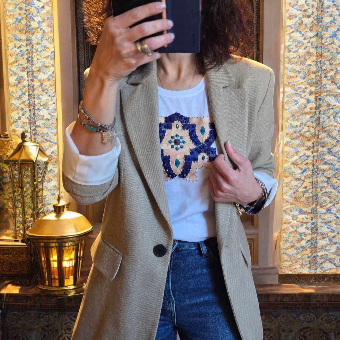 Arabesque T-shirt "Unique Craftsmanship for a Fashionable Spring"