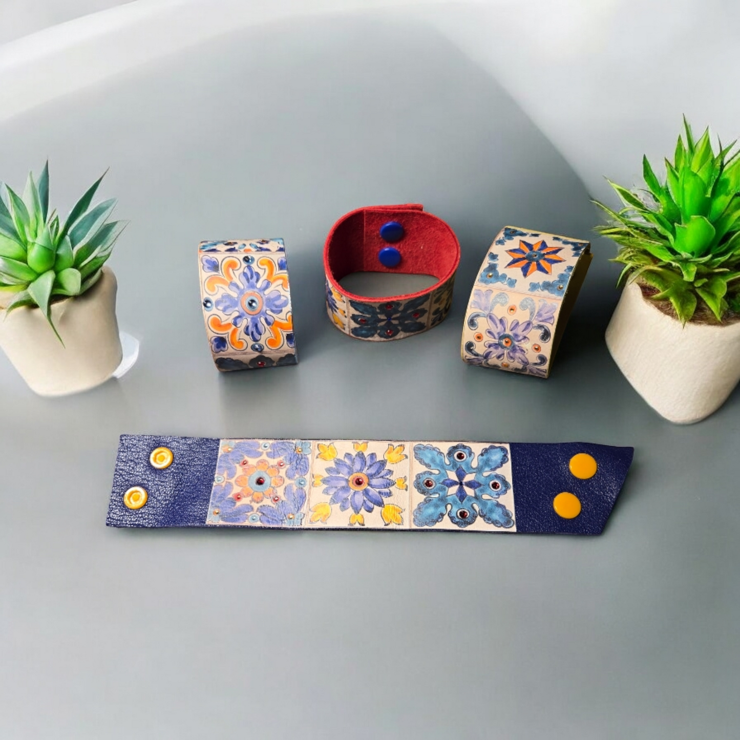 BRACCIALE in Pelle Colorato con Design Arabesque