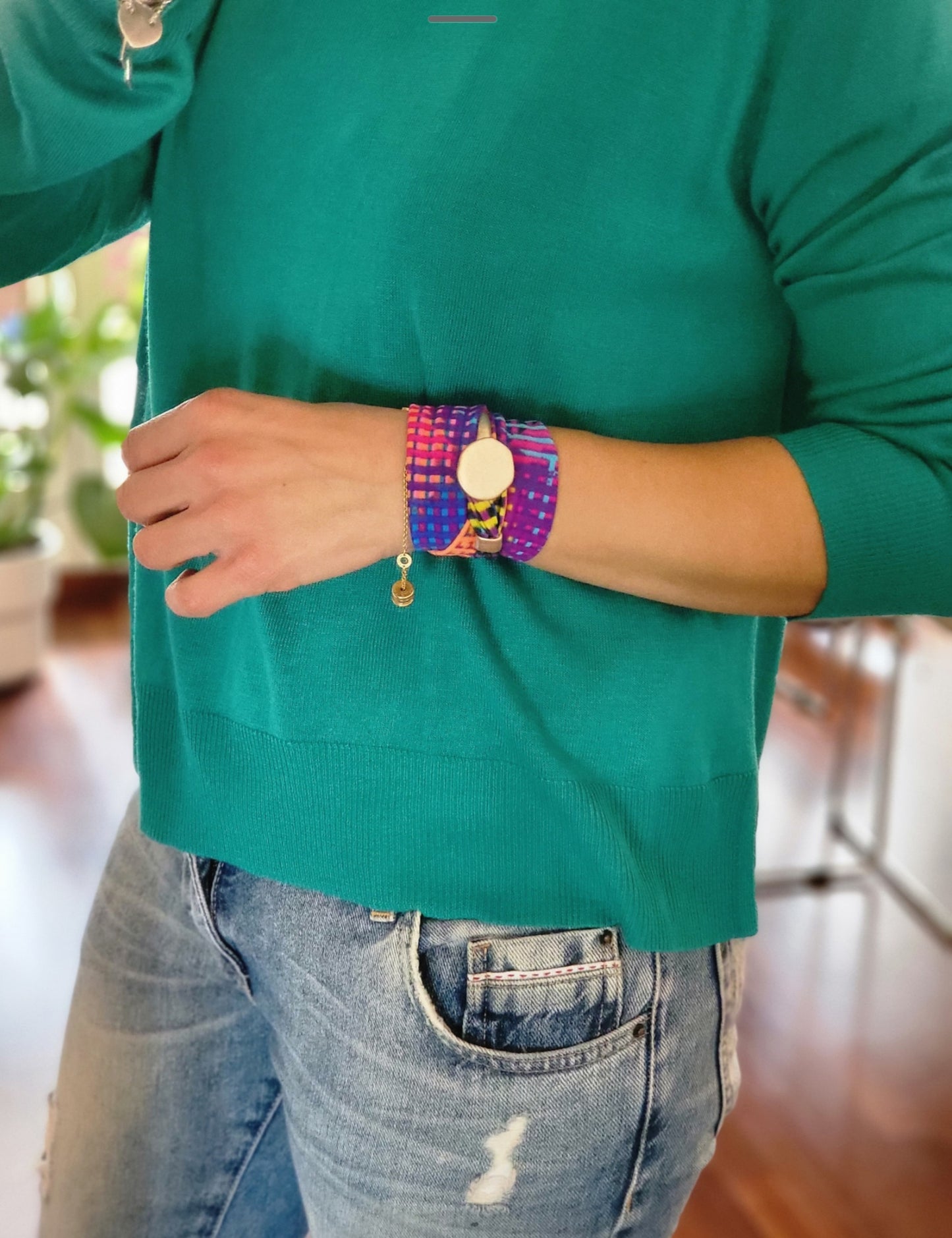 Semi-rigid bracelet