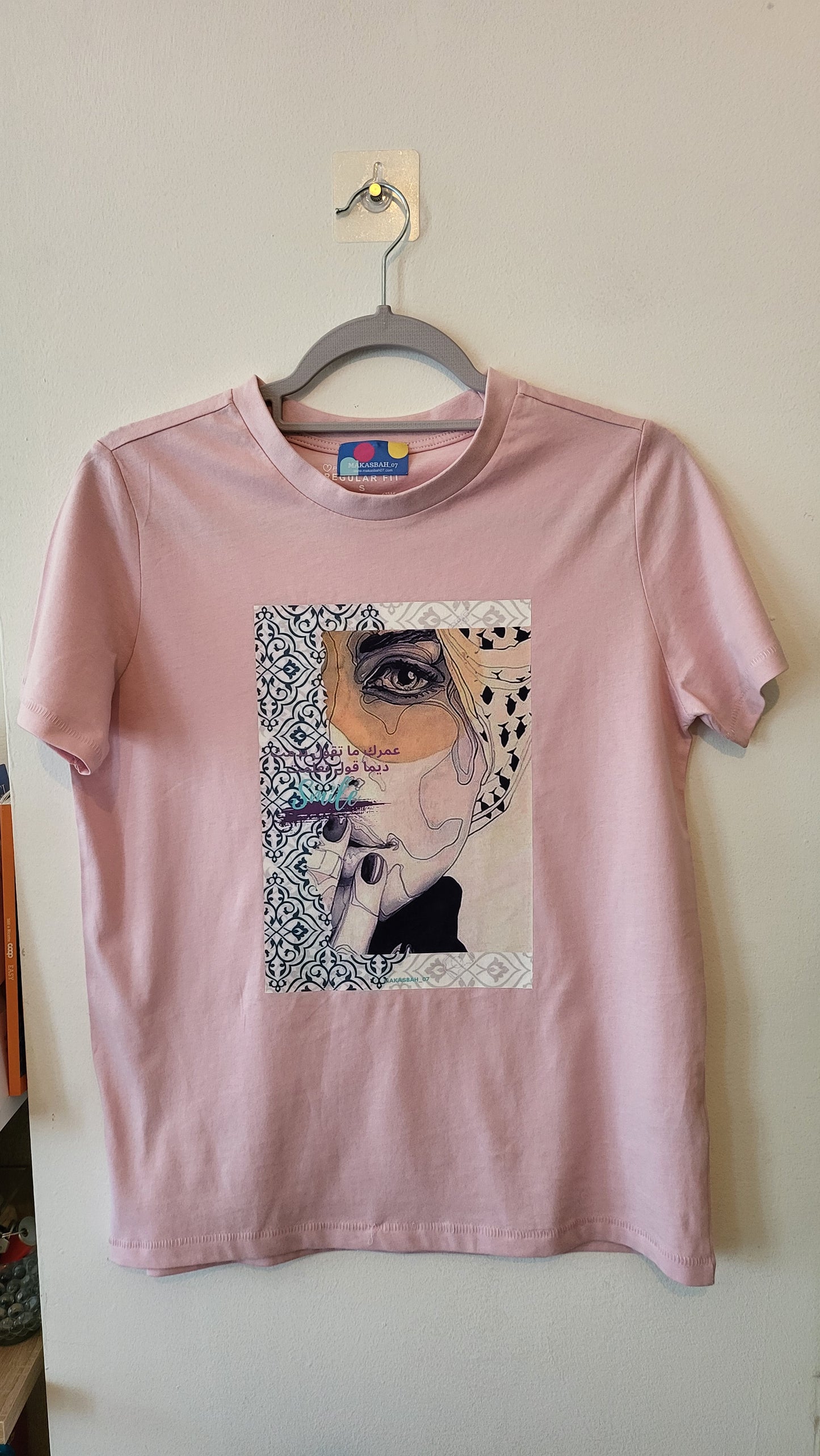 Arabesques T-shirt "with Algerian proverb"