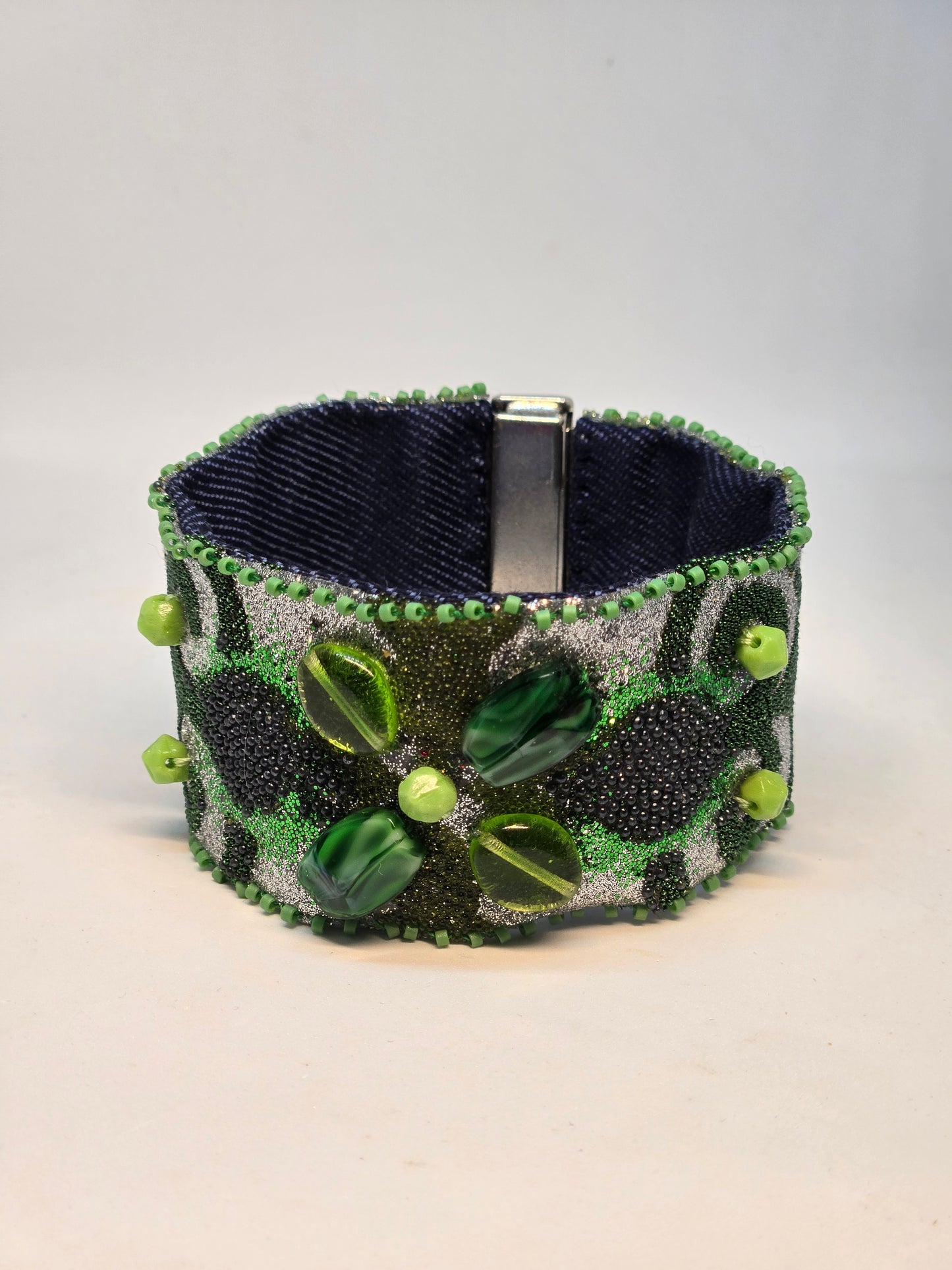 Bracelet Denim Elegance, motif arabesque vert