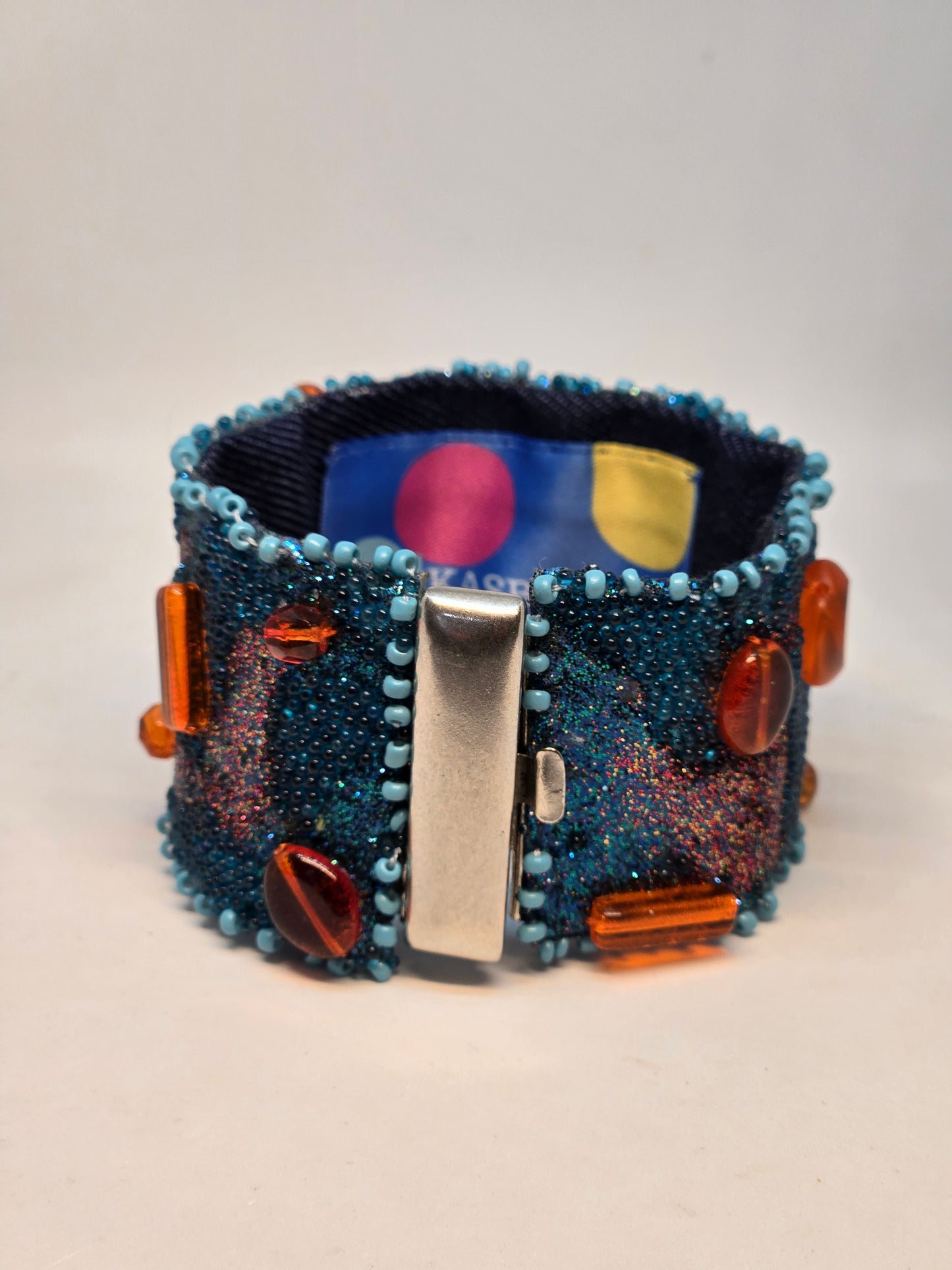 Bracelet Élégance en denim, motif arabesque turquoise et orange