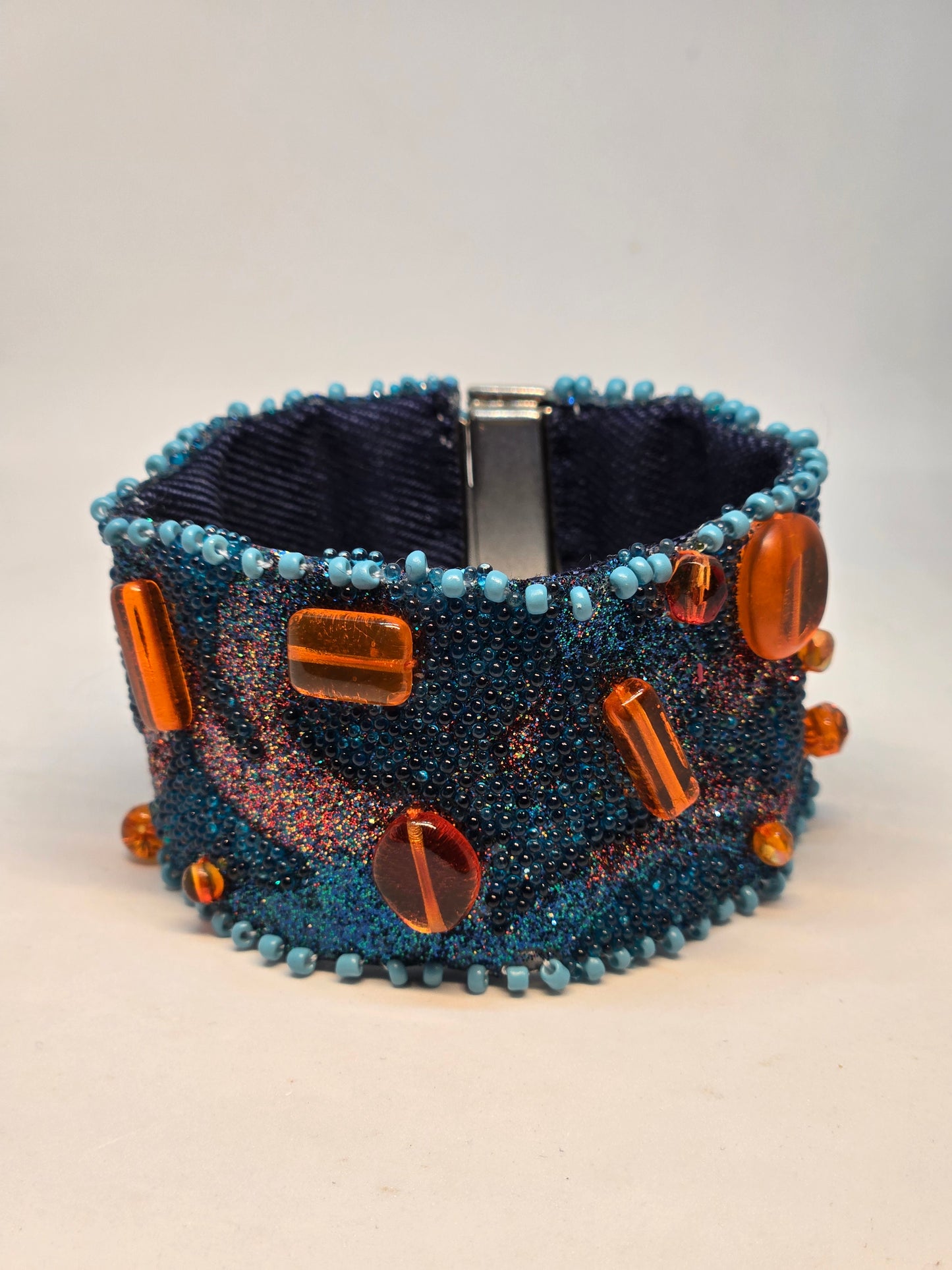 Bracelet Élégance en denim, motif arabesque turquoise et orange