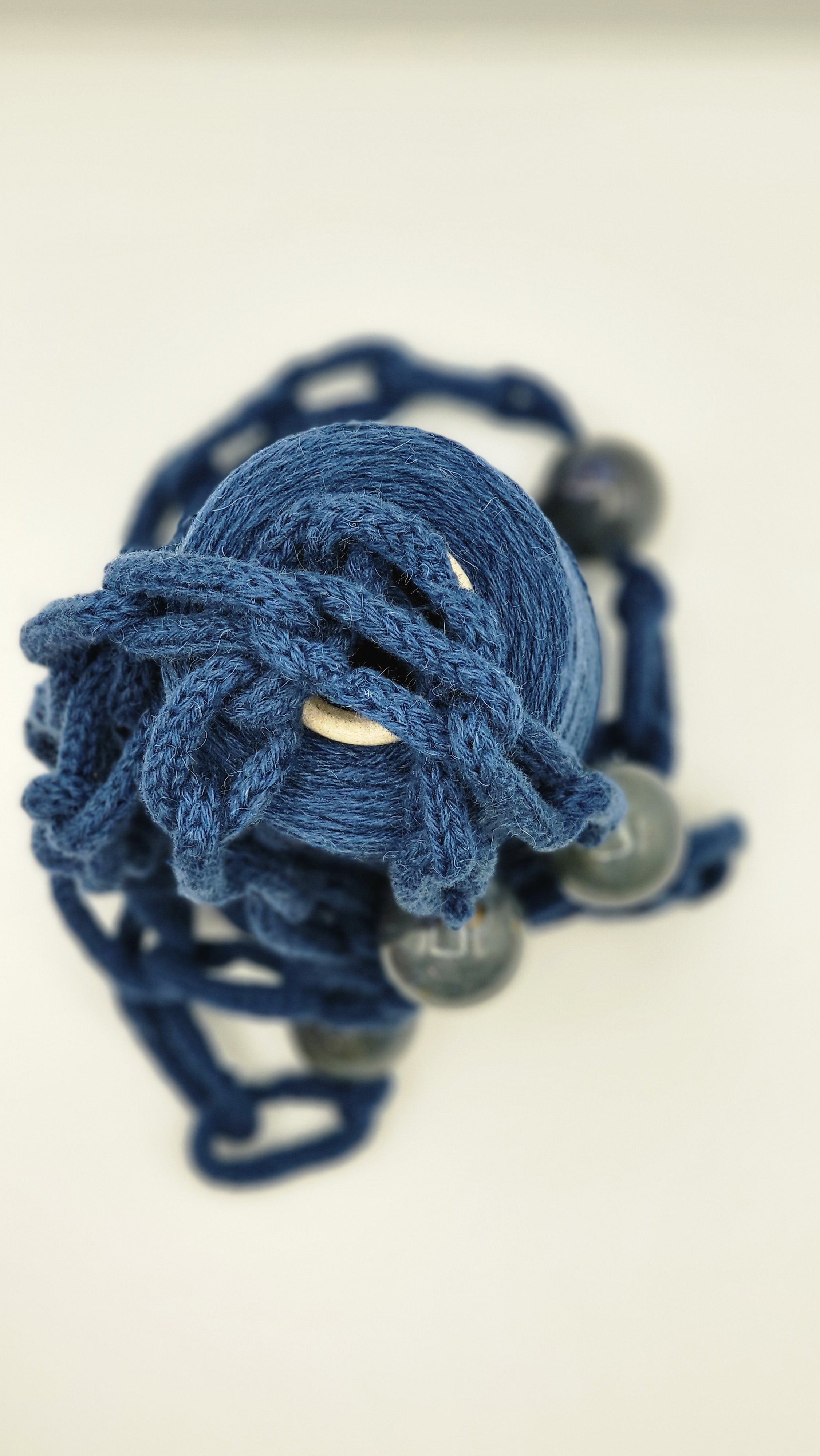 COLLANA in filato di cammello blu