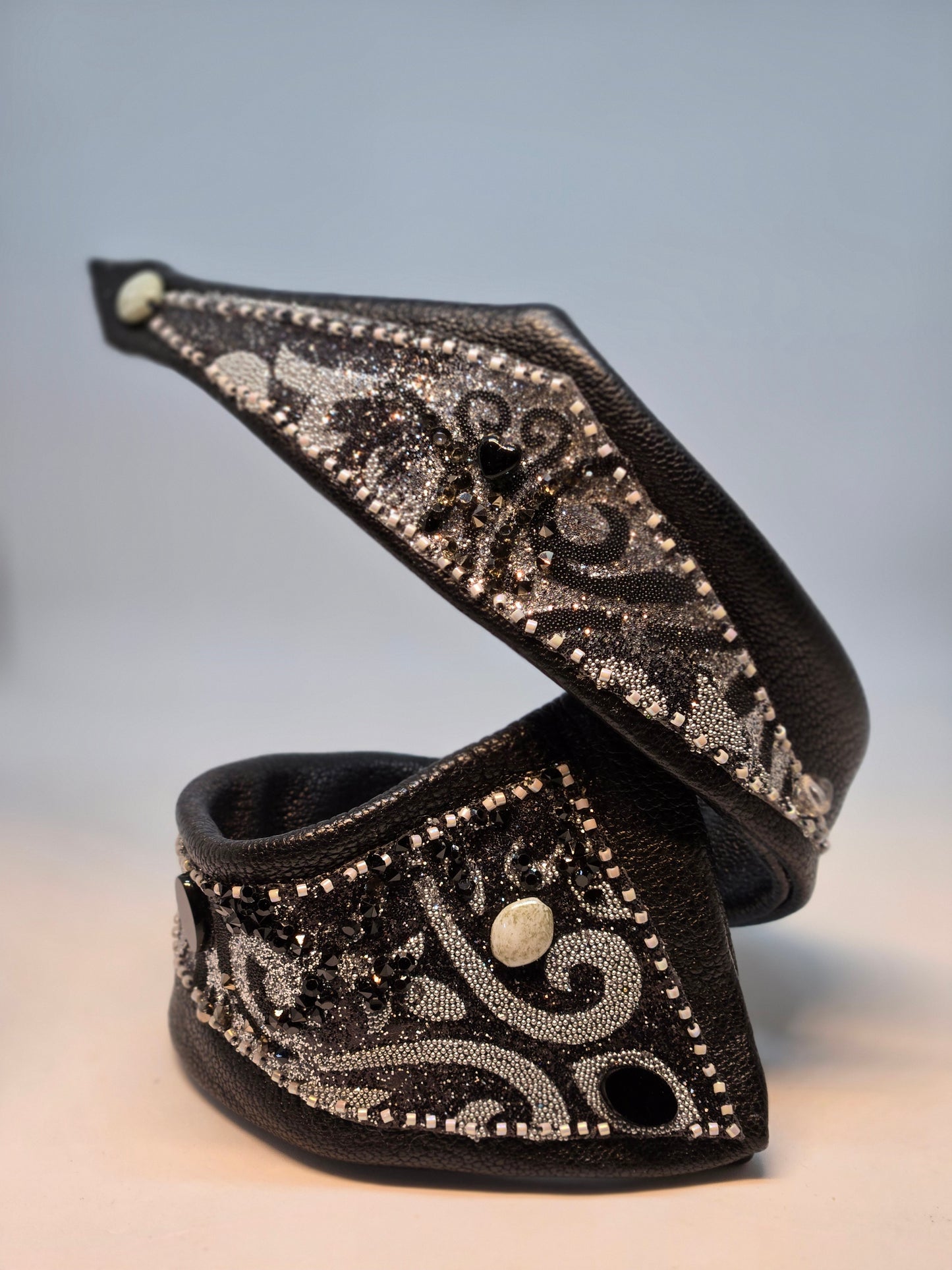 BRACCIALE in Pelle Nera Handmade con Perline