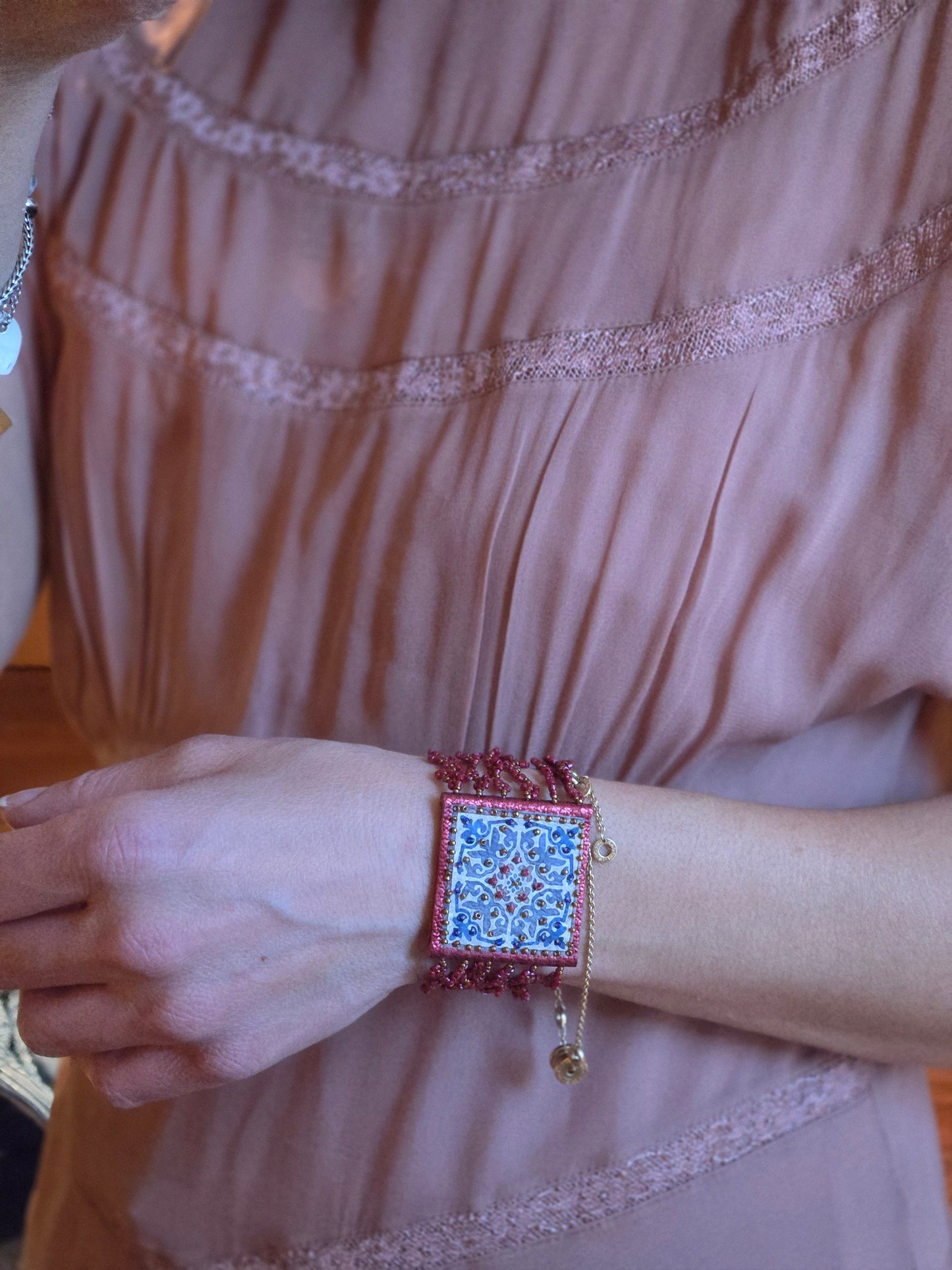 Arabesque leather and pearl bracelet