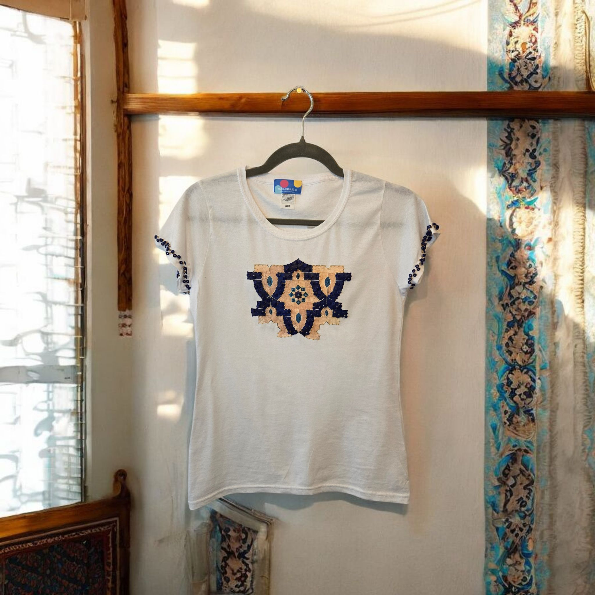 T-SHIRT Arabesque "Artigianato Unico per una Primavera alla Moda "