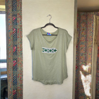 T-shirt fait main 💠 avec arabesques 3D et perles