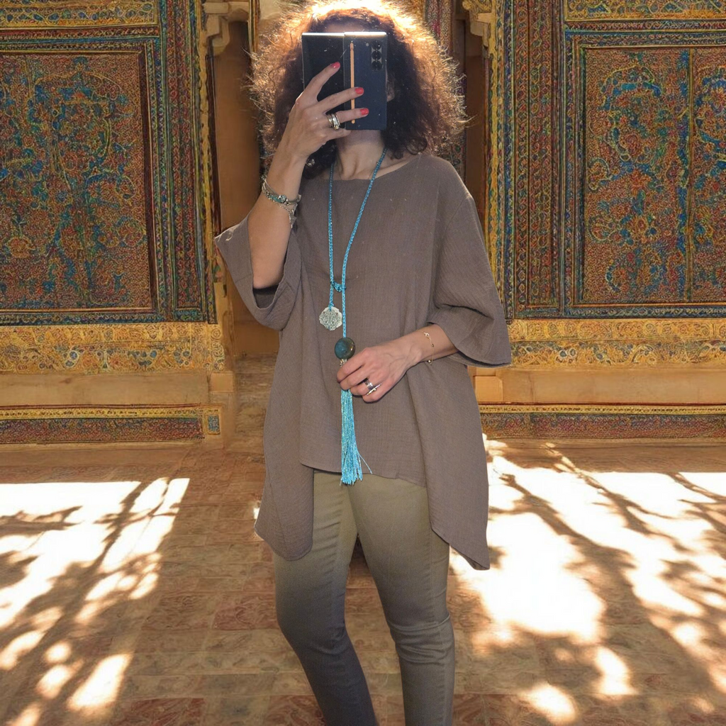 Collier artisanal avec pendentif en céramique et pompon