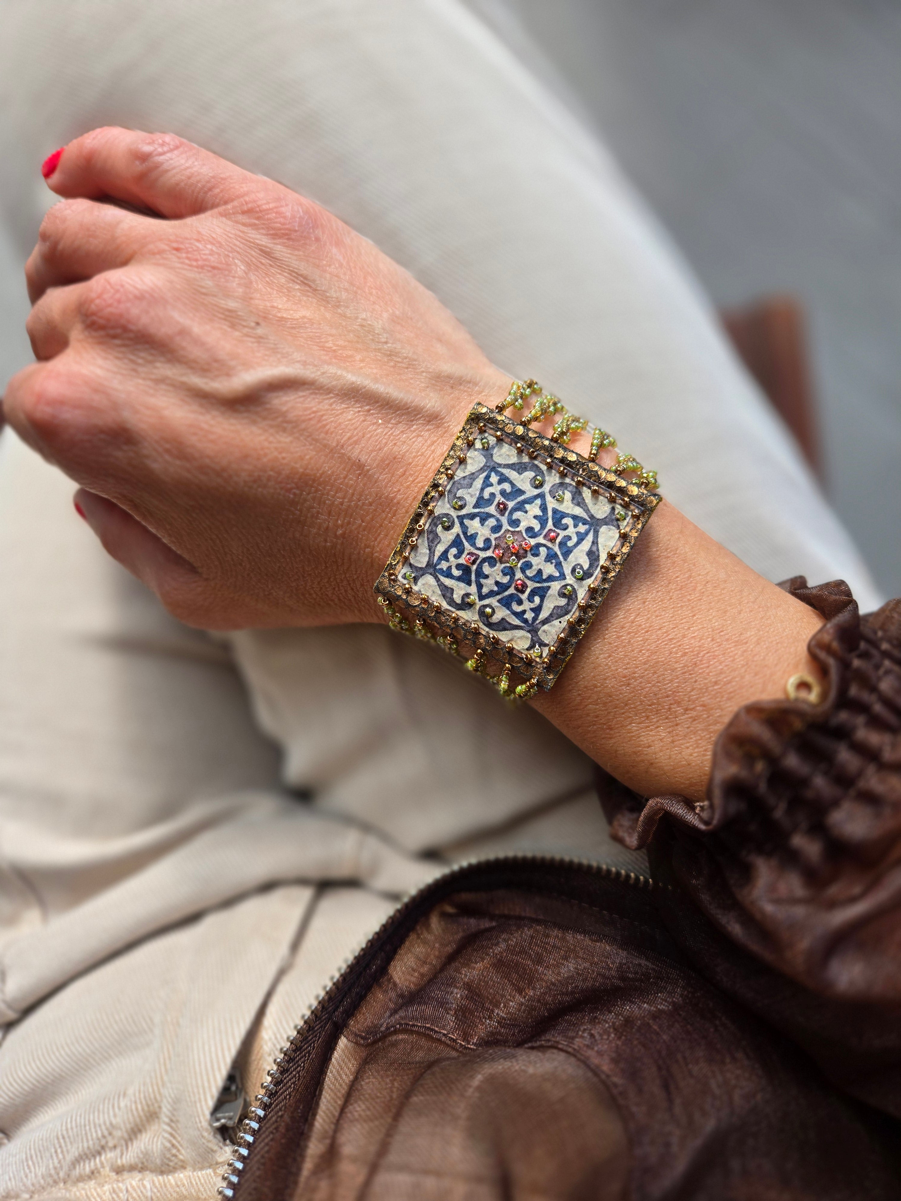 BRACCIALE Arabesque in pelle e perline di Murano e Miyuki