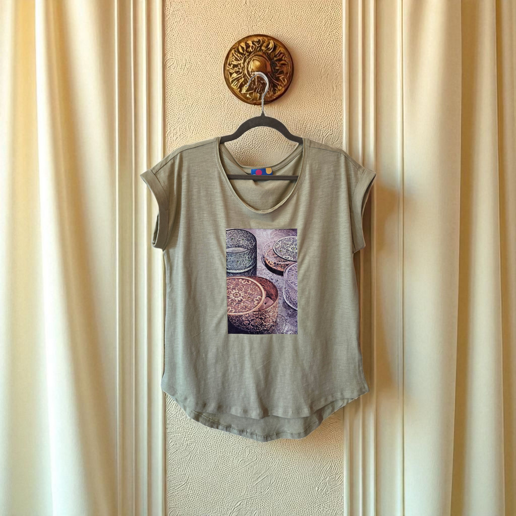 T-SHIRT con Arabesque Ricamati e Perline Luccicanti