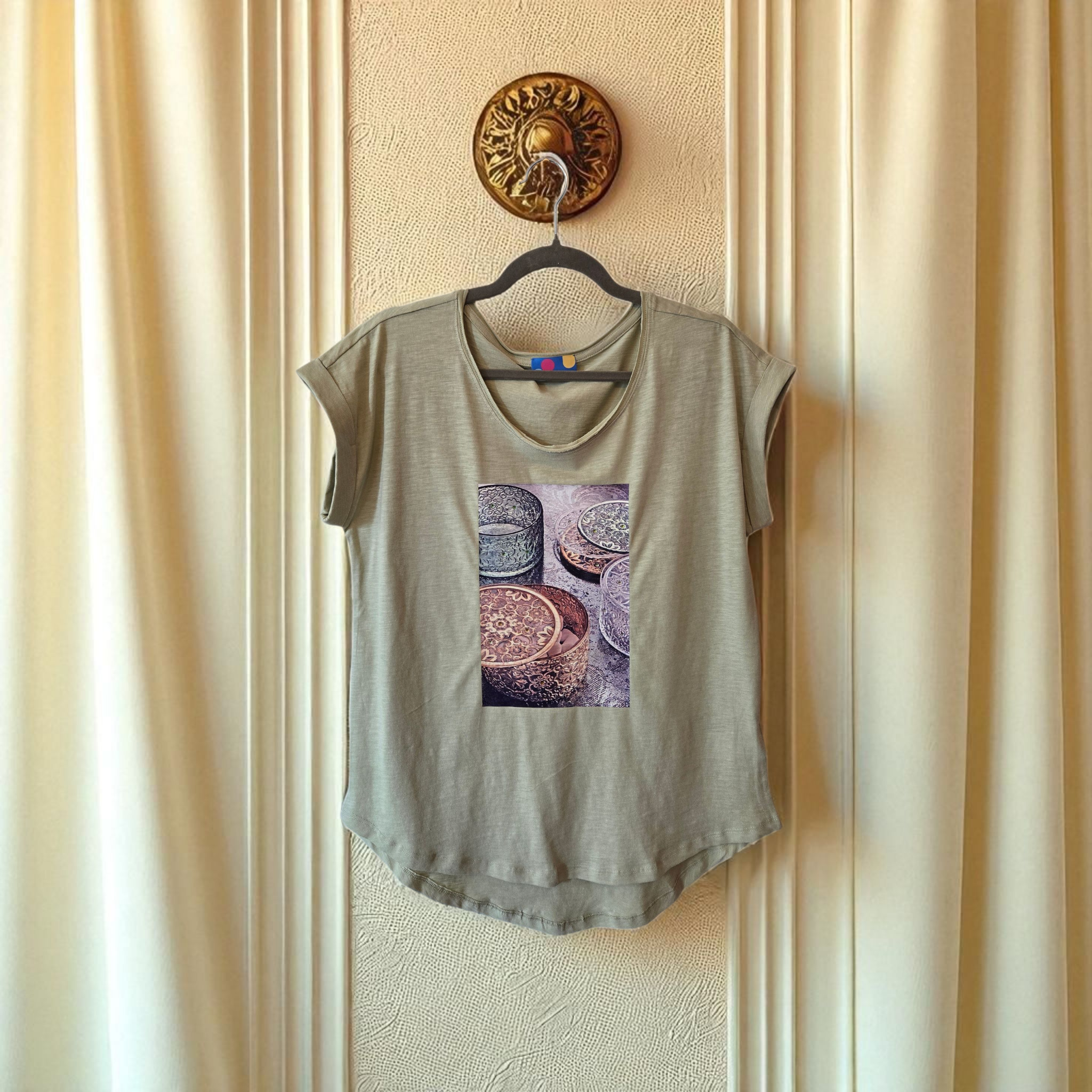 T-SHIRT con Arabesque Ricamati e Perline Luccicanti