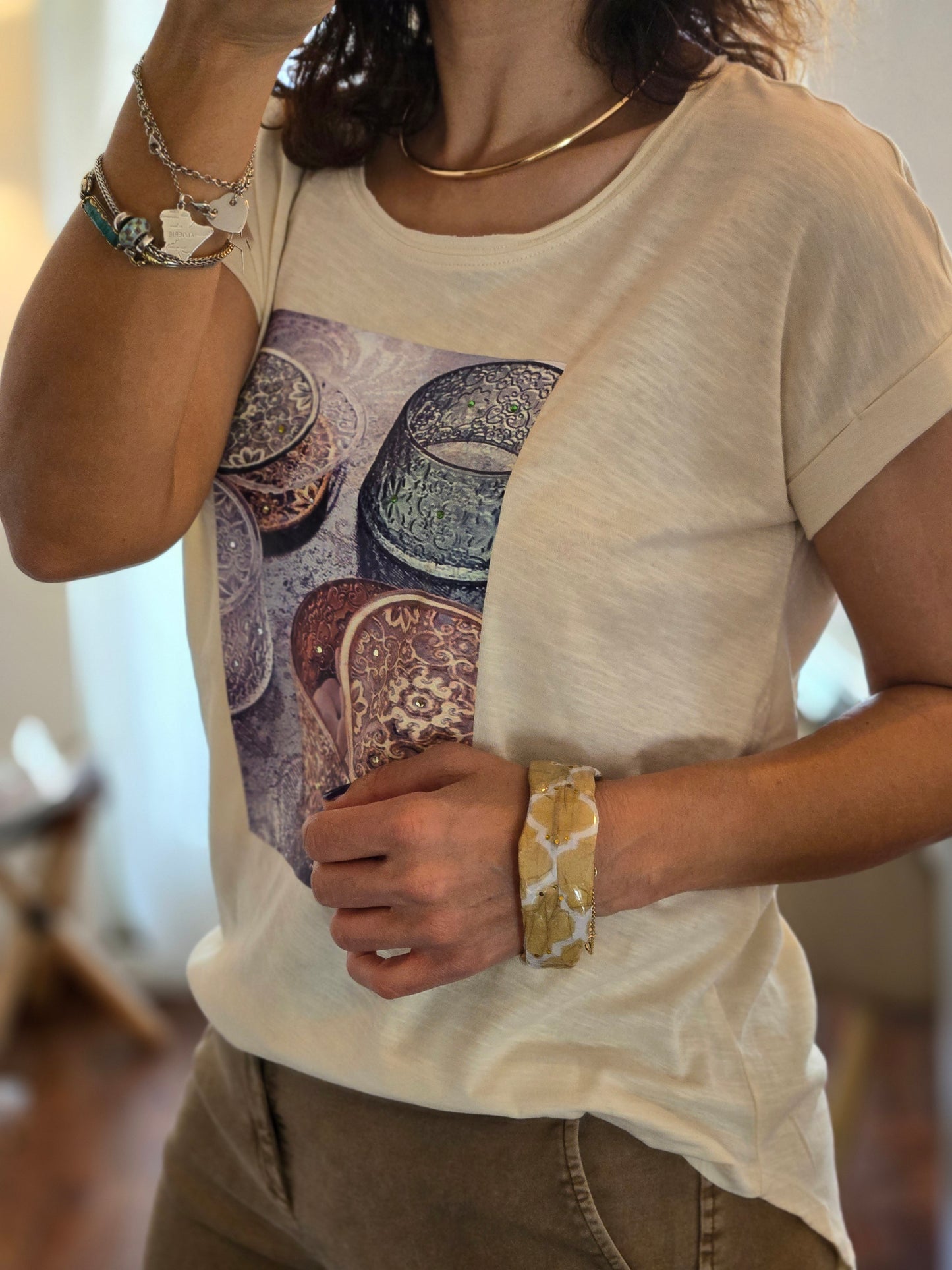T-SHIRT con Arabesque Ricamati e Perline Luccicanti