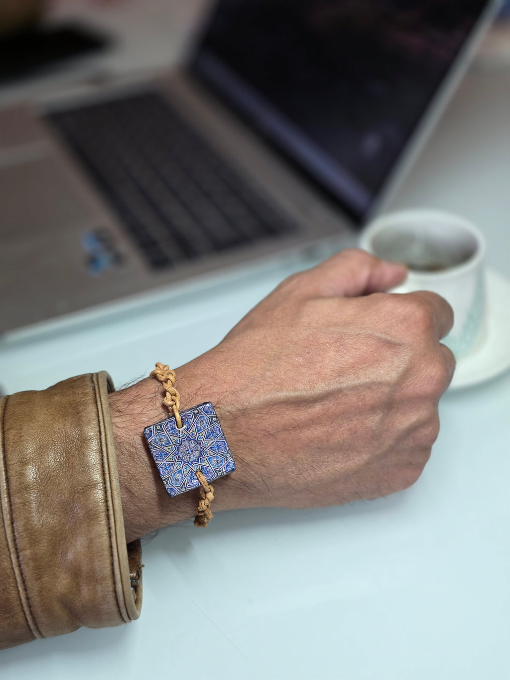 🧿 Bracciale Zellidj algerino in pelle da uomo
La conquista dello stile e della tradizione