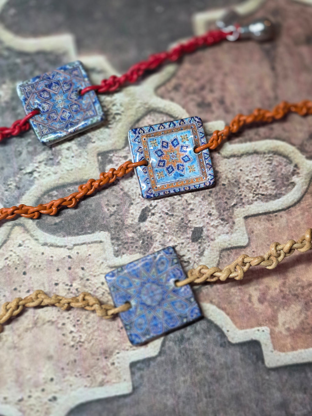 🧿 Bracciale Zellidj algerino in pelle da uomo
La conquista dello stile e della tradizione