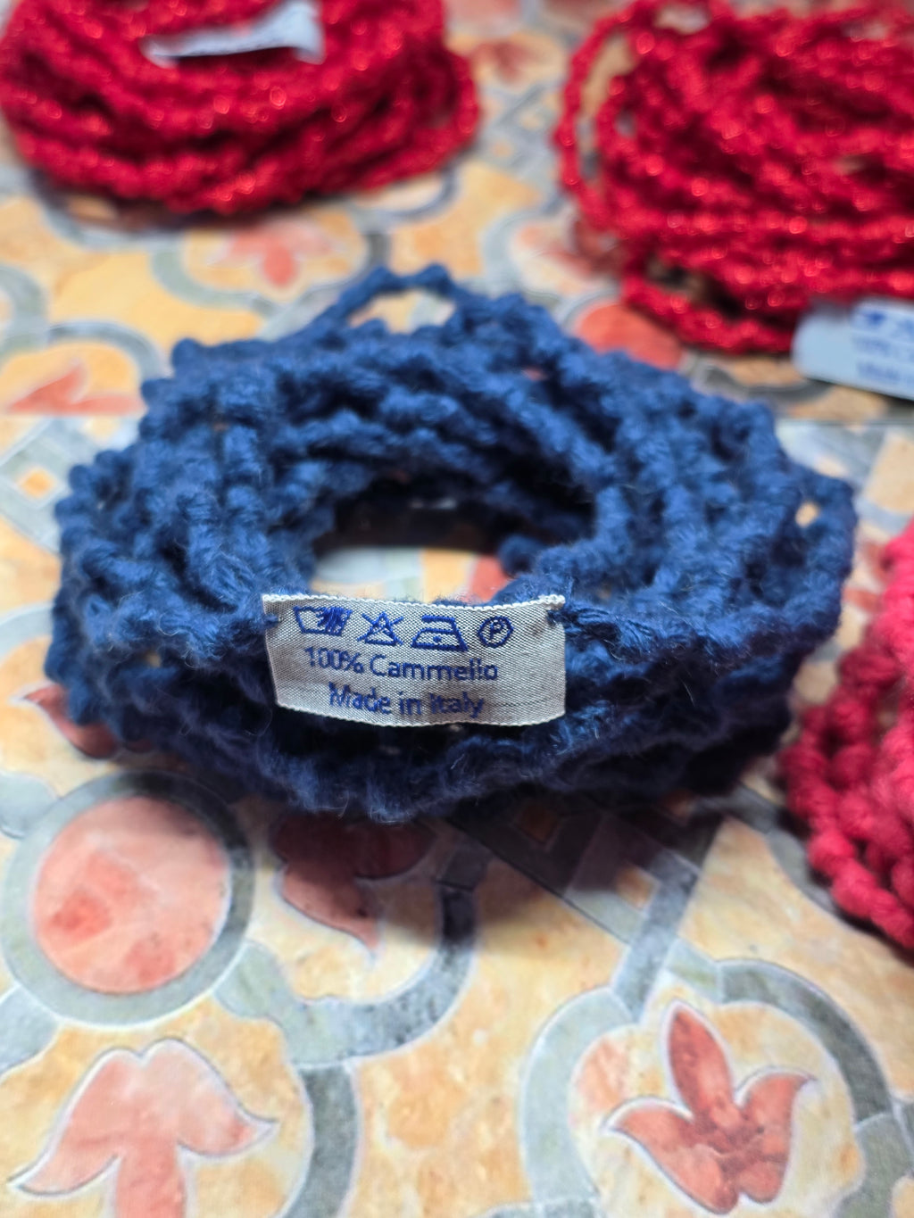 Collana in Cashmere e Cammello, Artigianale per uno Stile Elegante