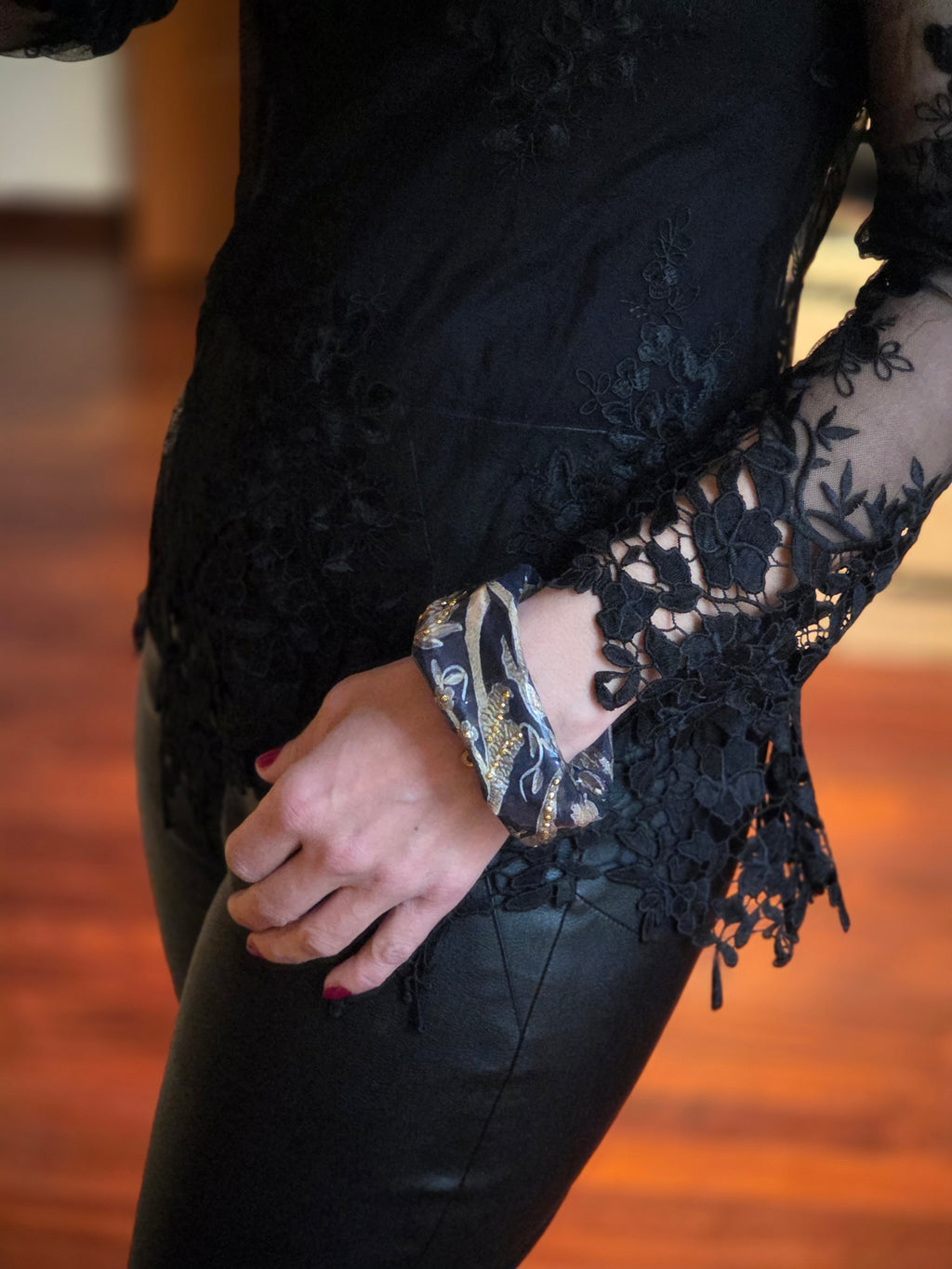 Bracelets modernes et asymétriques pour un style affirmé