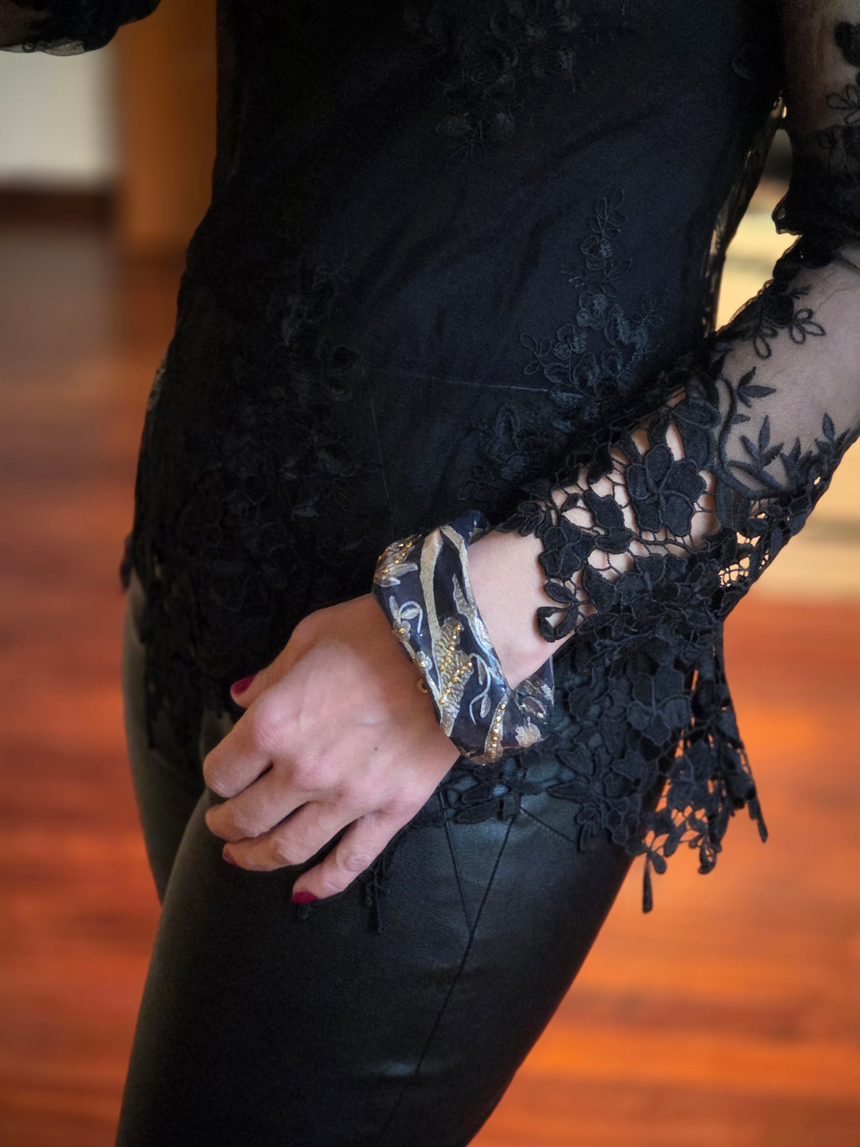 Bracelets modernes et asymétriques pour un style affirmé