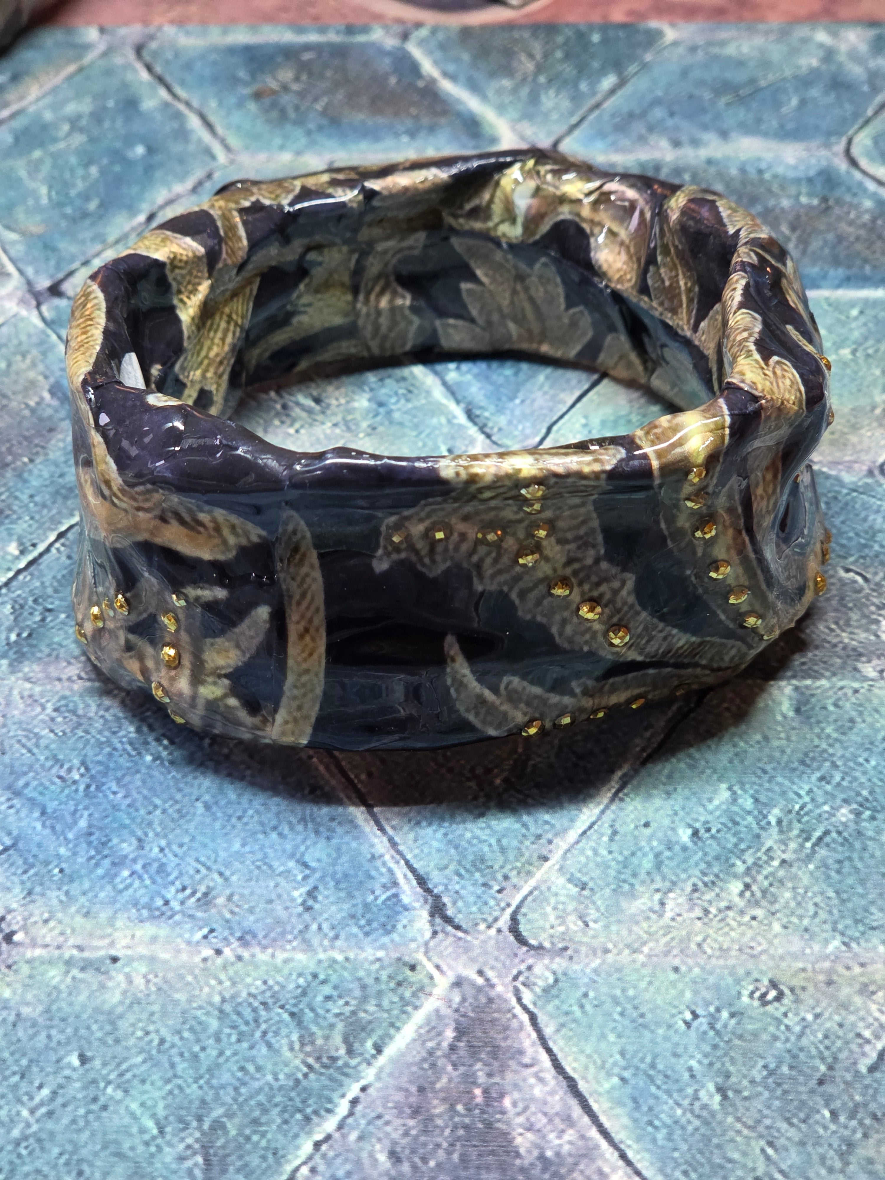 Bracelets modernes et asymétriques pour un style affirmé