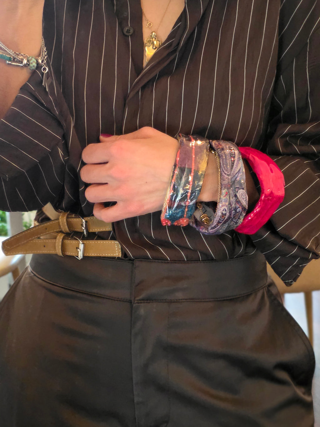 Bracelets modernes et asymétriques pour un style affirmé
