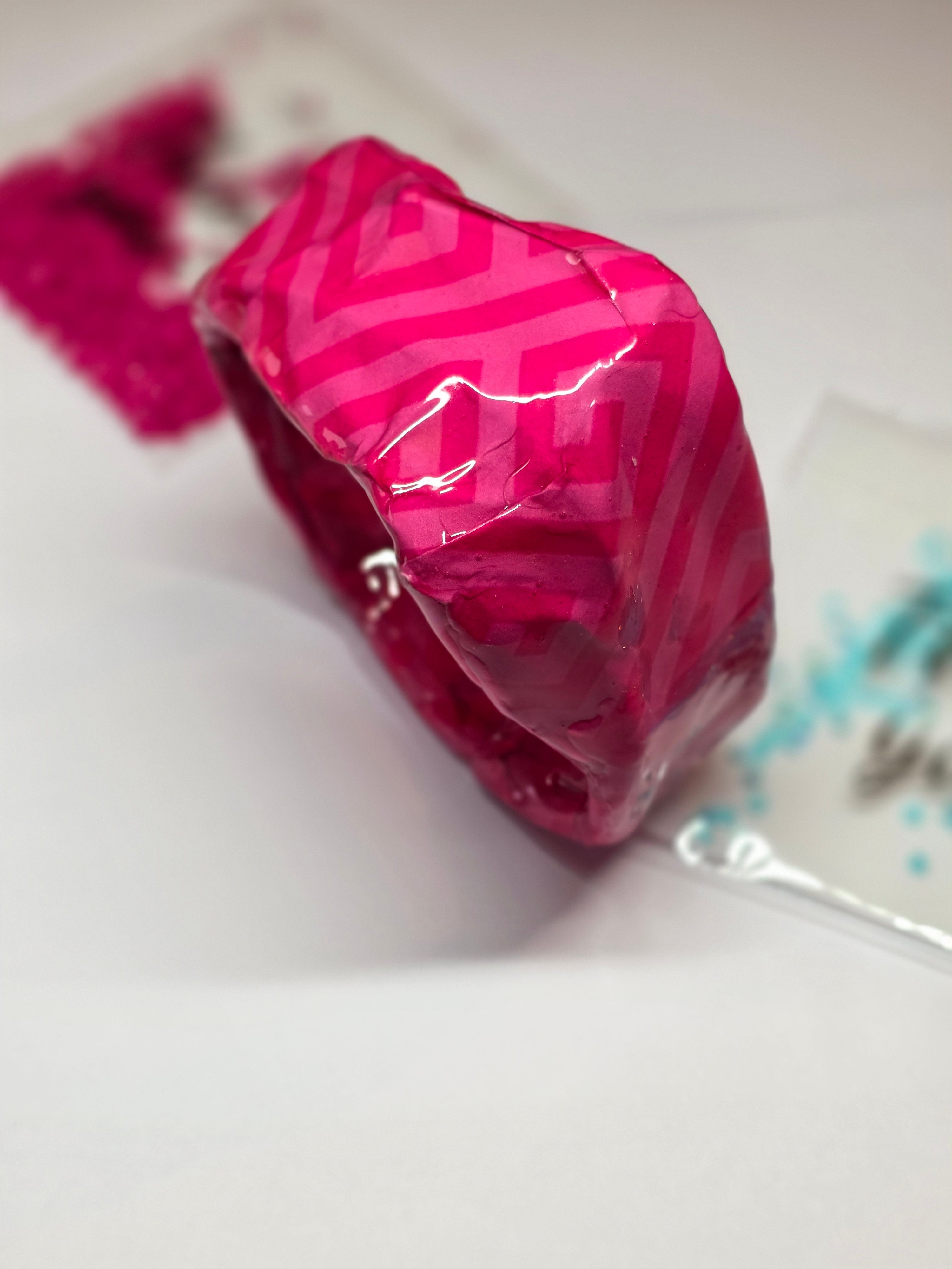 Bracelets modernes et asymétriques pour un style affirmé