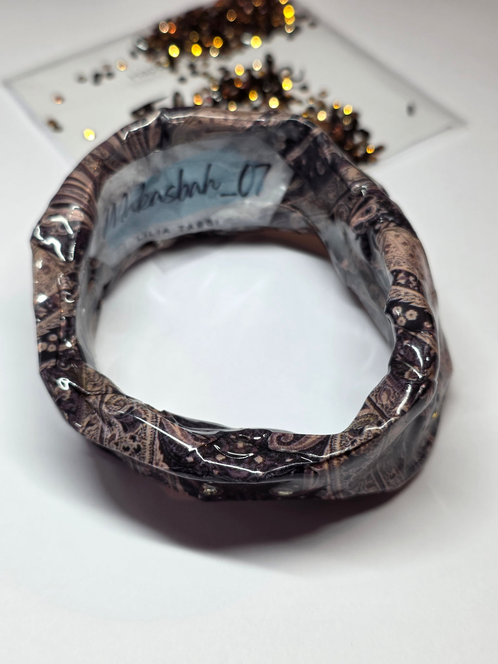 Bracelets modernes et asymétriques pour un style affirmé