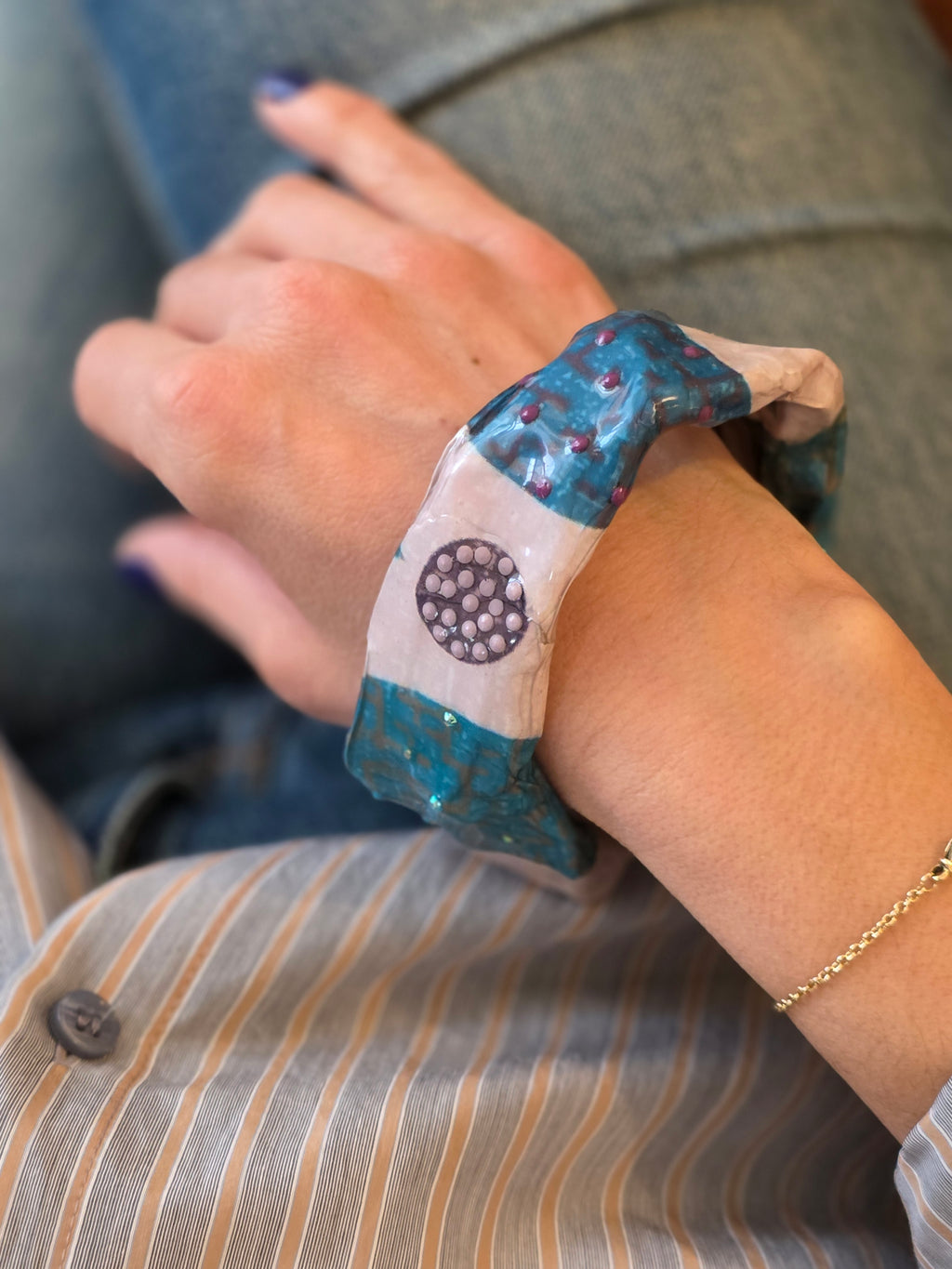 Bracciale Asimmetrico Colori Vibranti- Design moderno