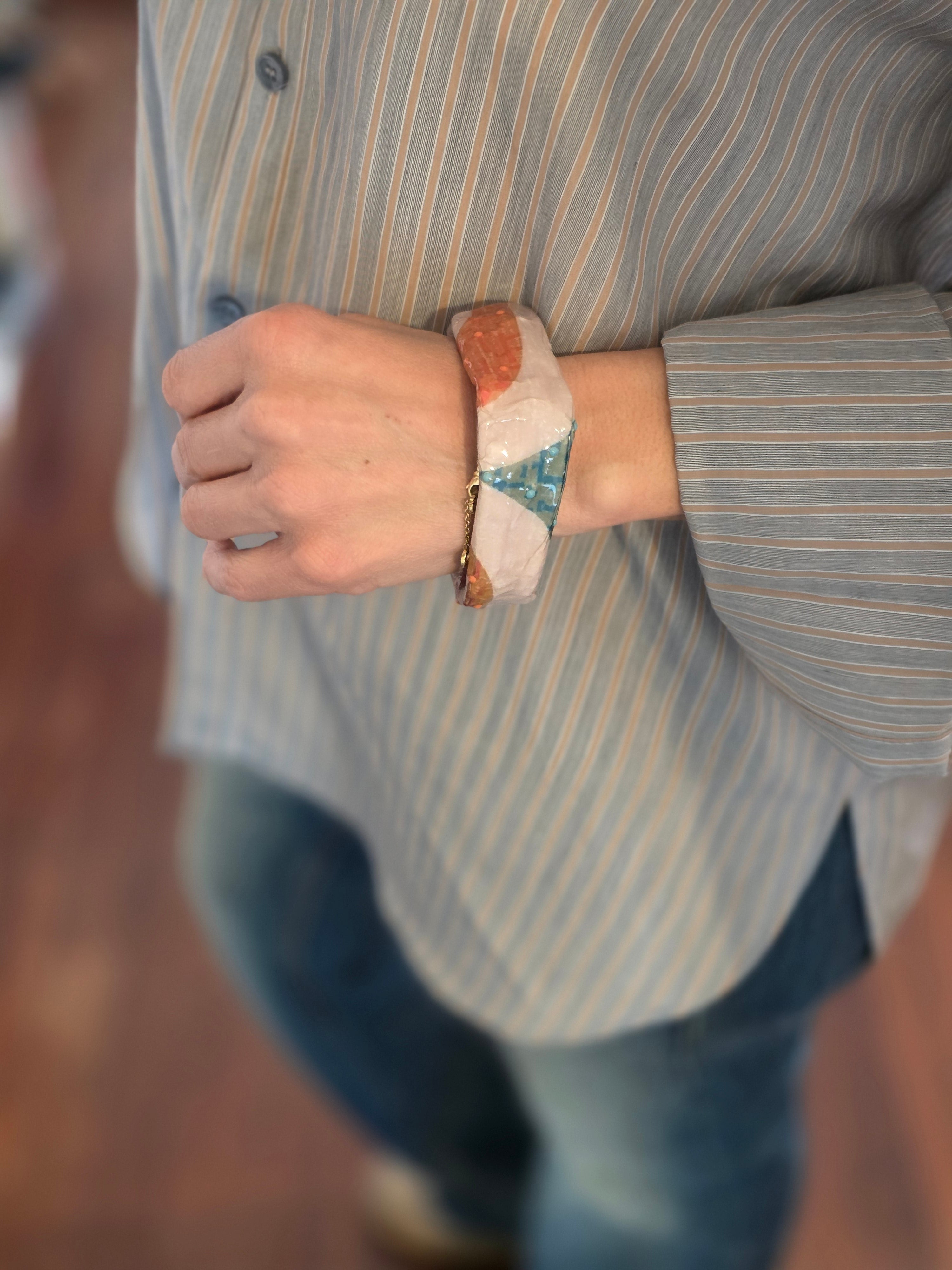 Bracciale Asimmetrico Colori Vibranti- Design moderno