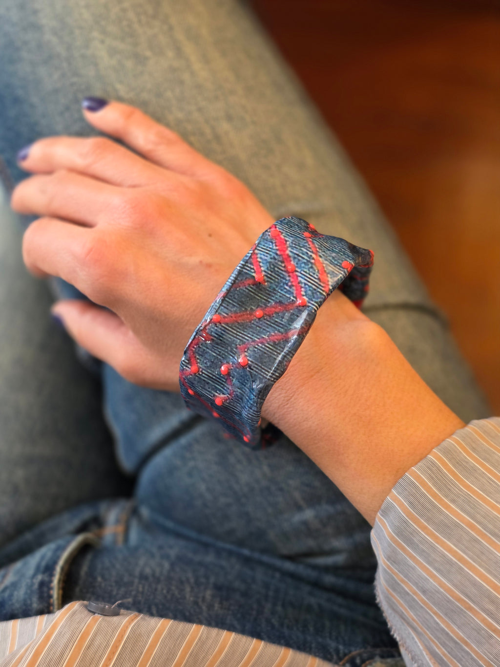 Bracciale Asimmetrico Colori Vibranti- Design moderno