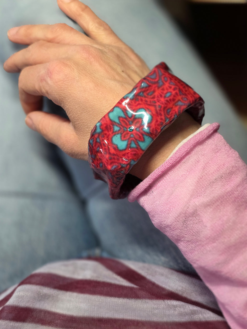 Bracciale Asimmetrico Colori Vibranti- Design moderno