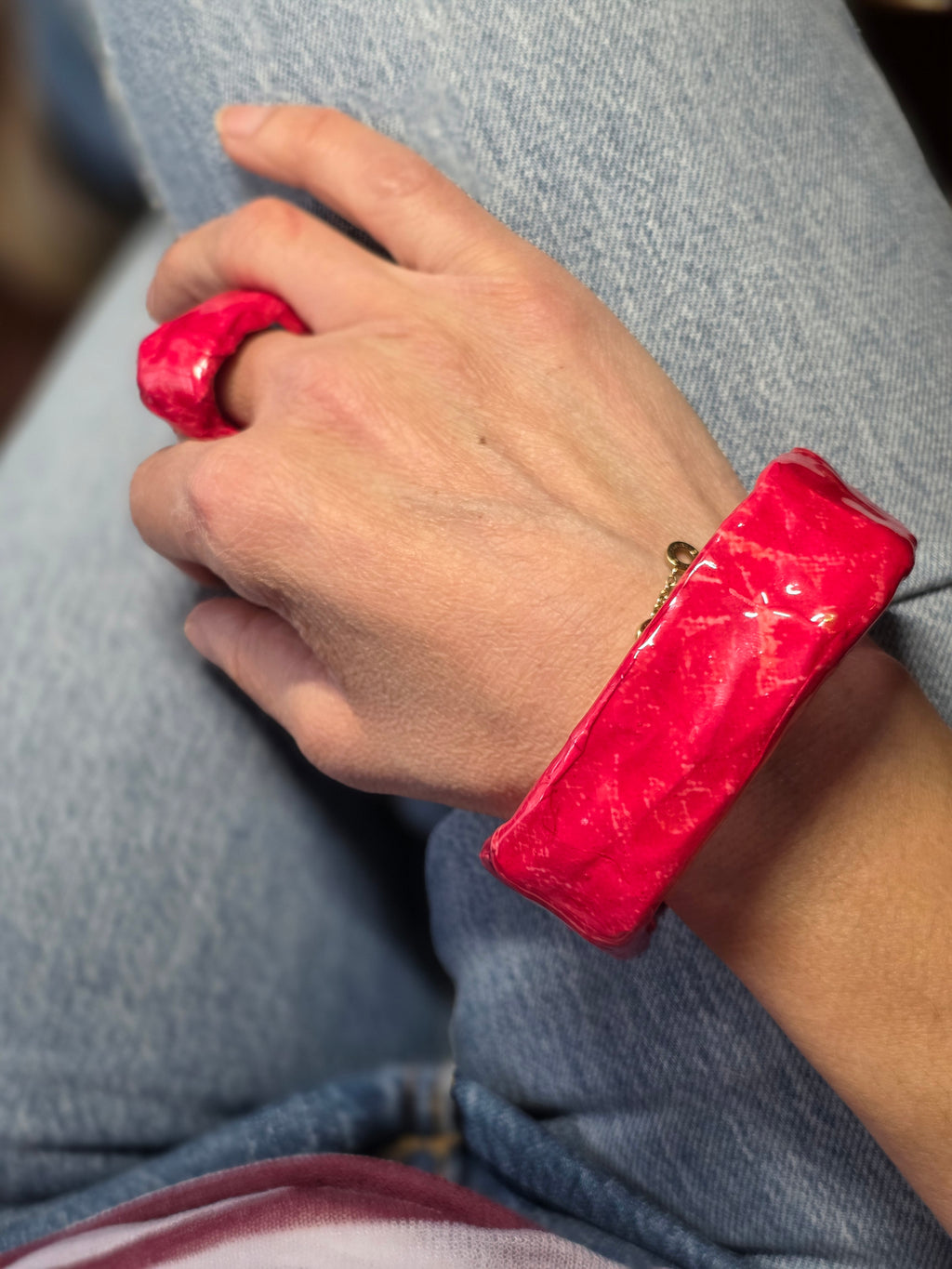 Bracciale Asimmetrico Colori Vibranti- Design moderno