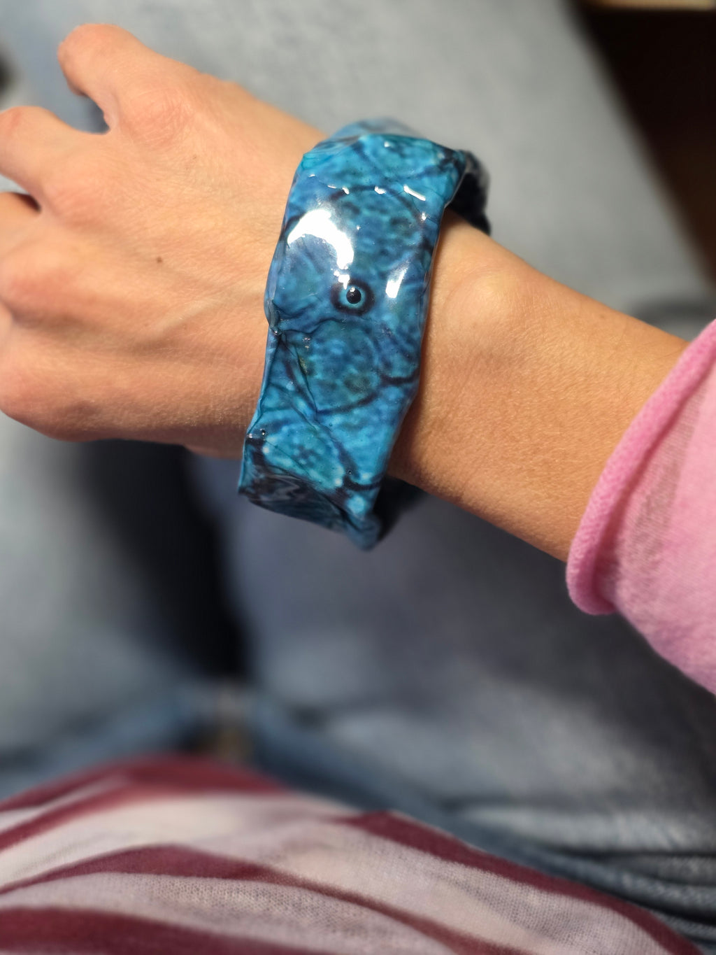 Bracciale Asimmetrico Colori Vibranti- Design moderno