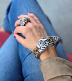 Bracciale Asimmetrico Artigianale con Motivi Animalier
