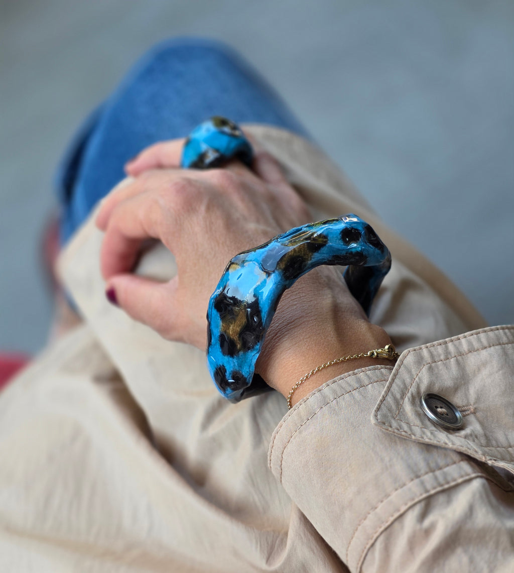 Bracciale Asimmetrico Artigianale con Motivi Animalier