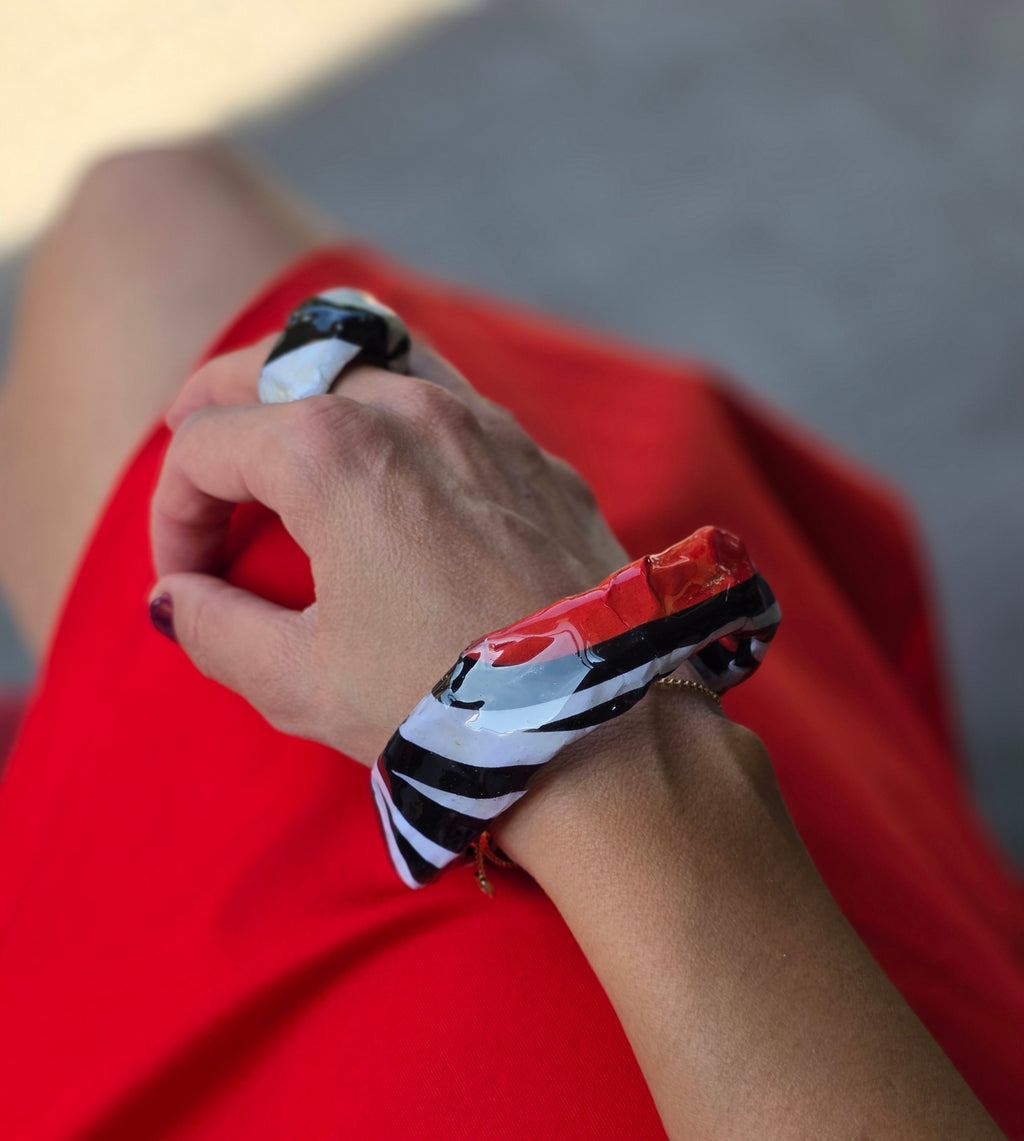 Bracciale Asimmetrico Artigianale con Motivi Animalier