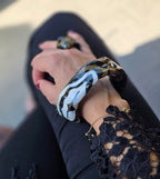 Bracciale Asimmetrico Artigianale con Motivi Animalier