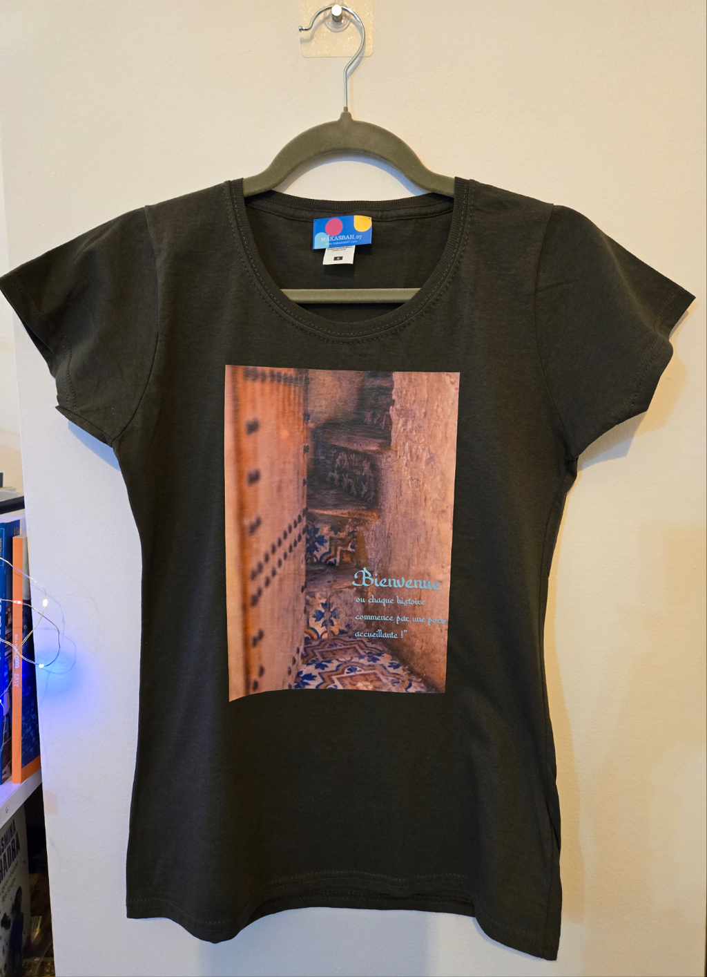 T-SHIRT - "Benvenuto nella Magia Araba"