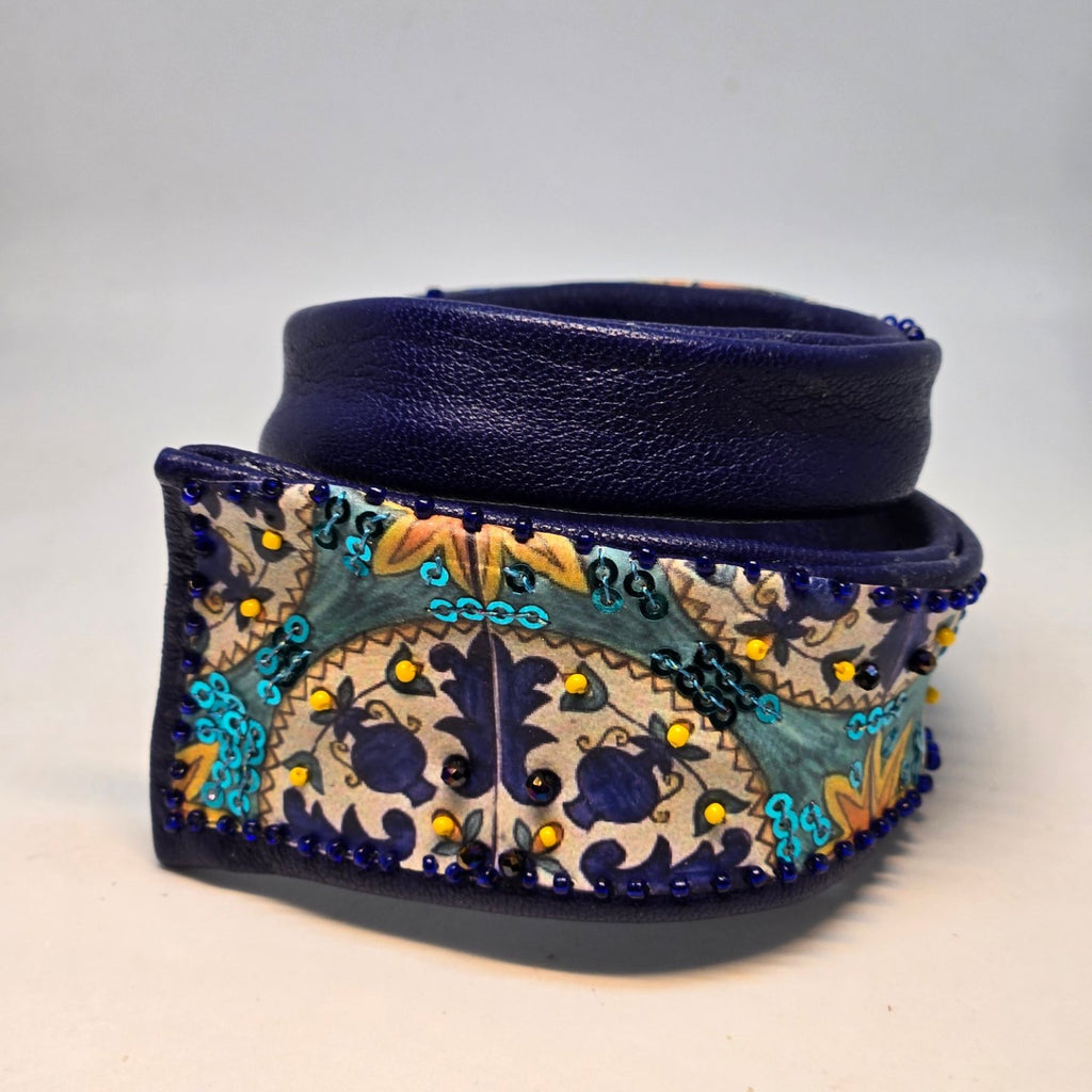 BRACELET in Blue leather with Arabesques
