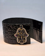 BRACCIALE in Pelle Nera con Chiusura a Forma di Mano di Fatima