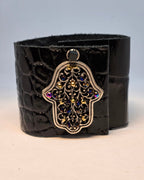 BRACCIALE in Pelle Nera con Chiusura a Forma di Mano di Fatima