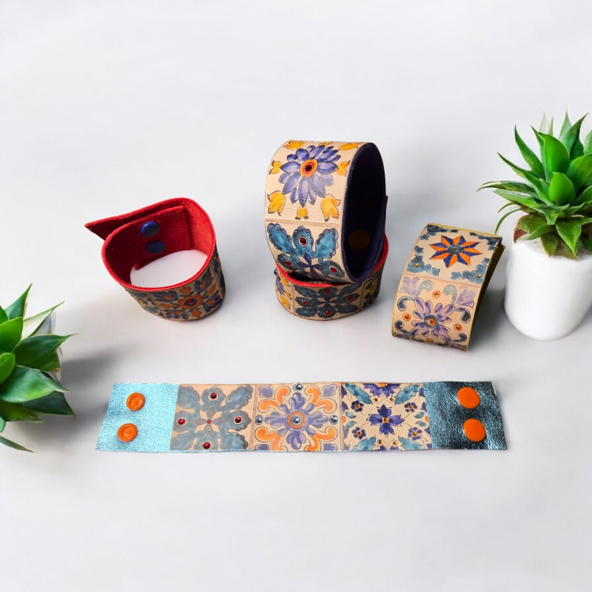 BRACCIALE in Pelle Colorato con Design Arabesque