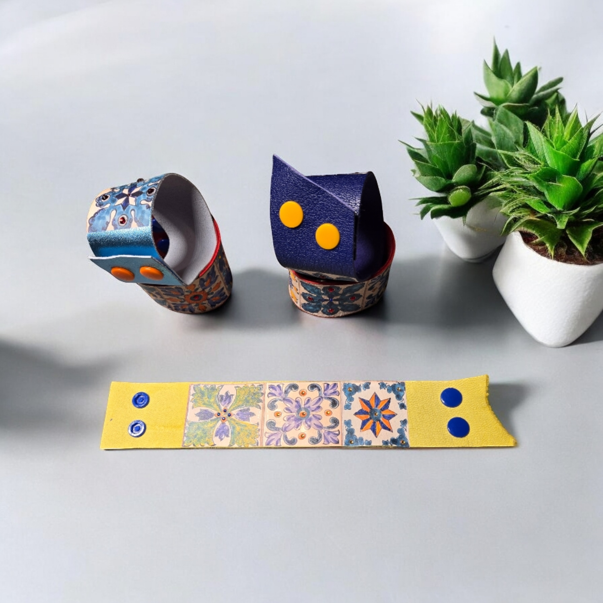 BRACCIALE in Pelle Colorato con Design Arabesque