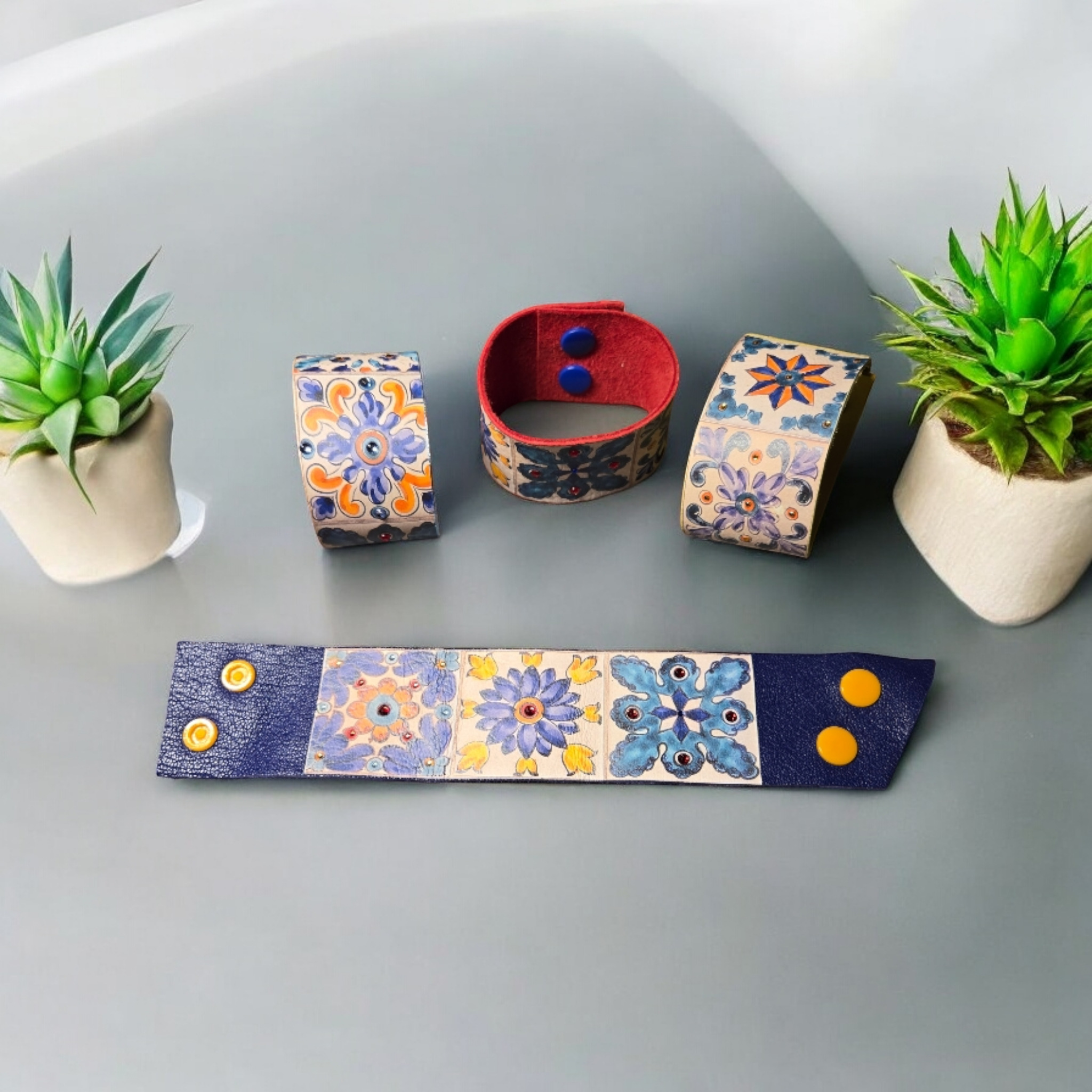 BRACCIALE in Pelle Colorato con Design Arabesque