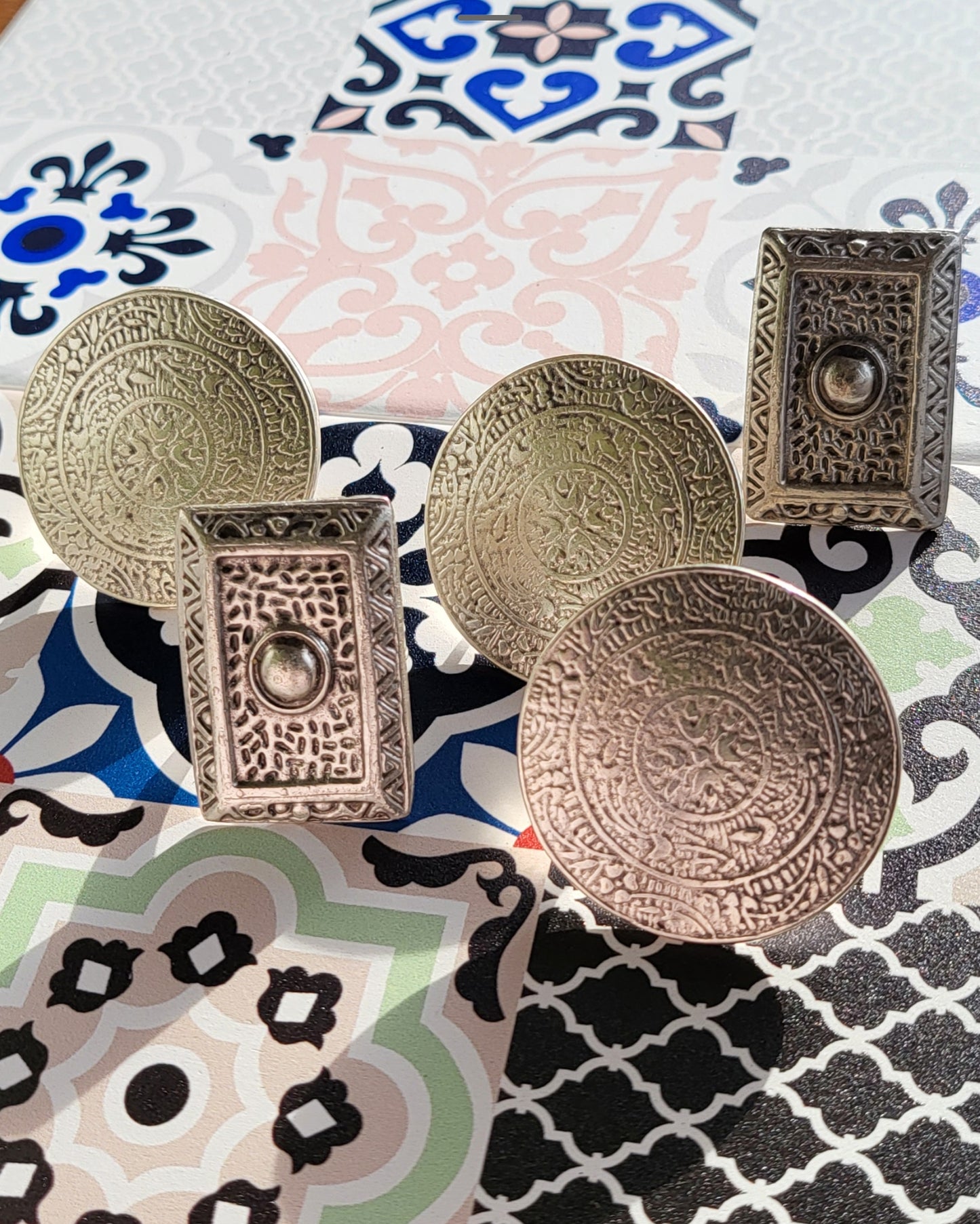 The arabesque rings in aged steel