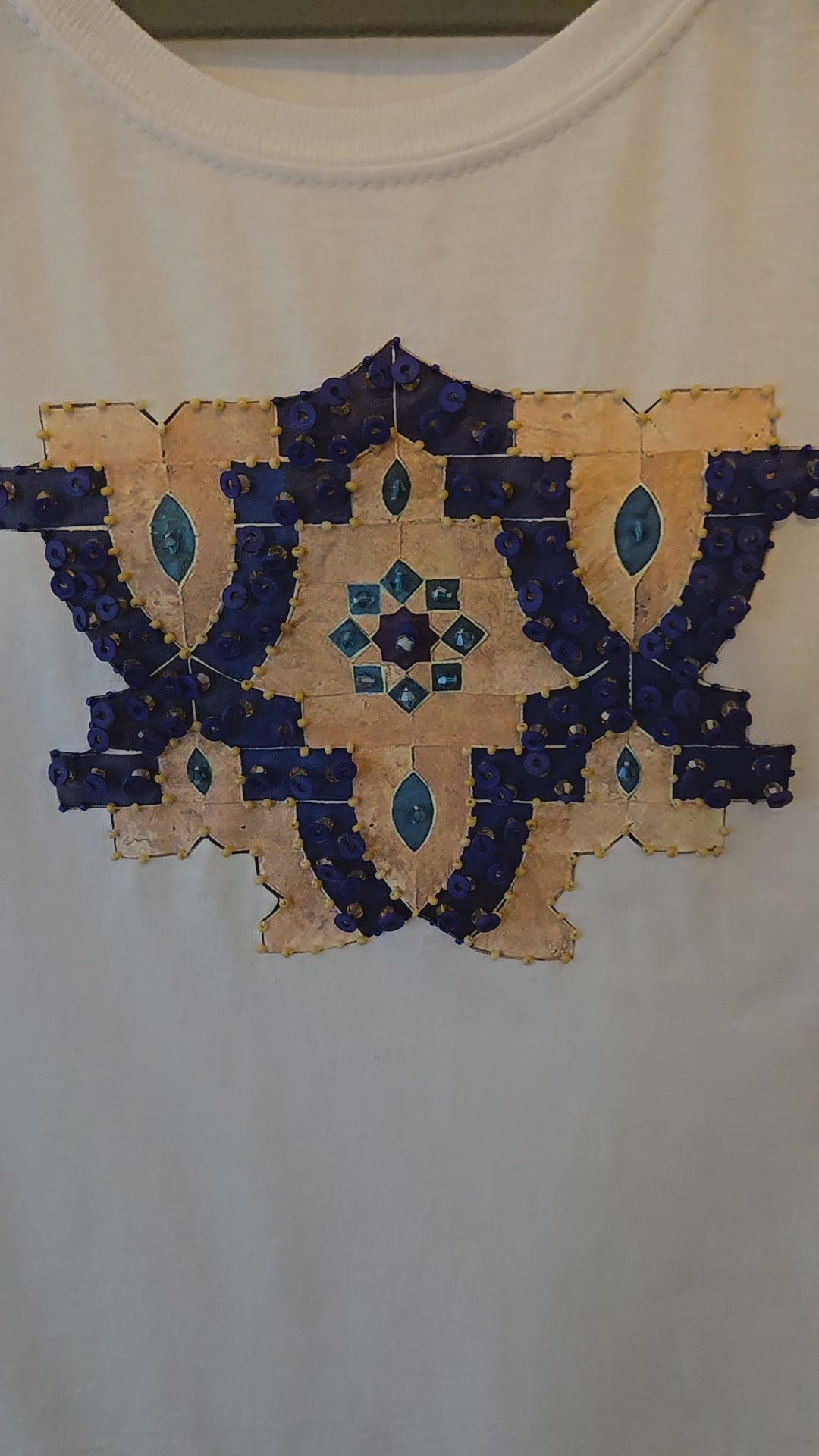 T-SHIRT Arabesque "Artigianato Unico per una Primavera alla Moda "