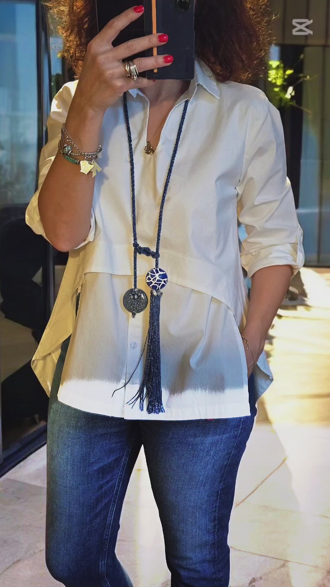 Collier artisanal avec pendentif en céramique et pompon