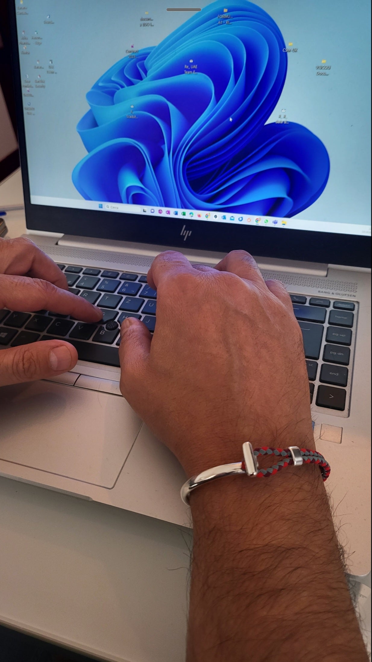 Bracelet semi-rigide