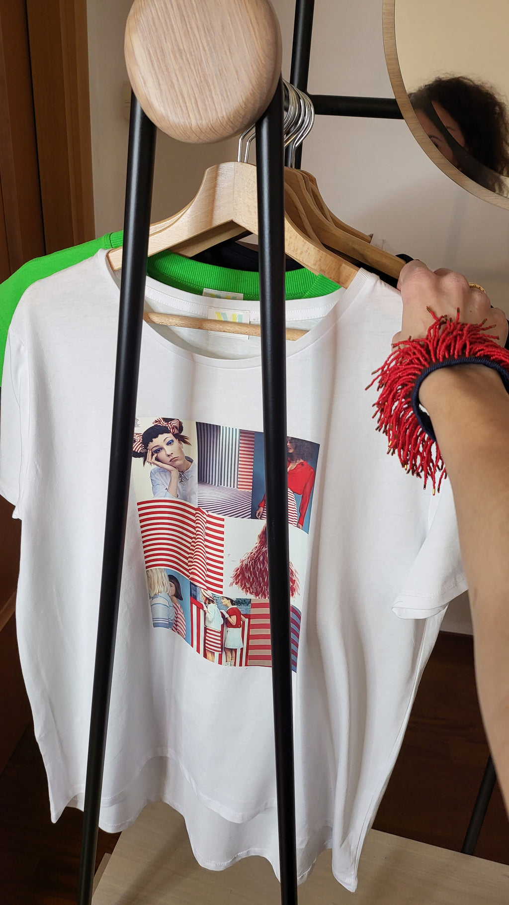 T-SHIRT bianco "RIGHE ROSSE"