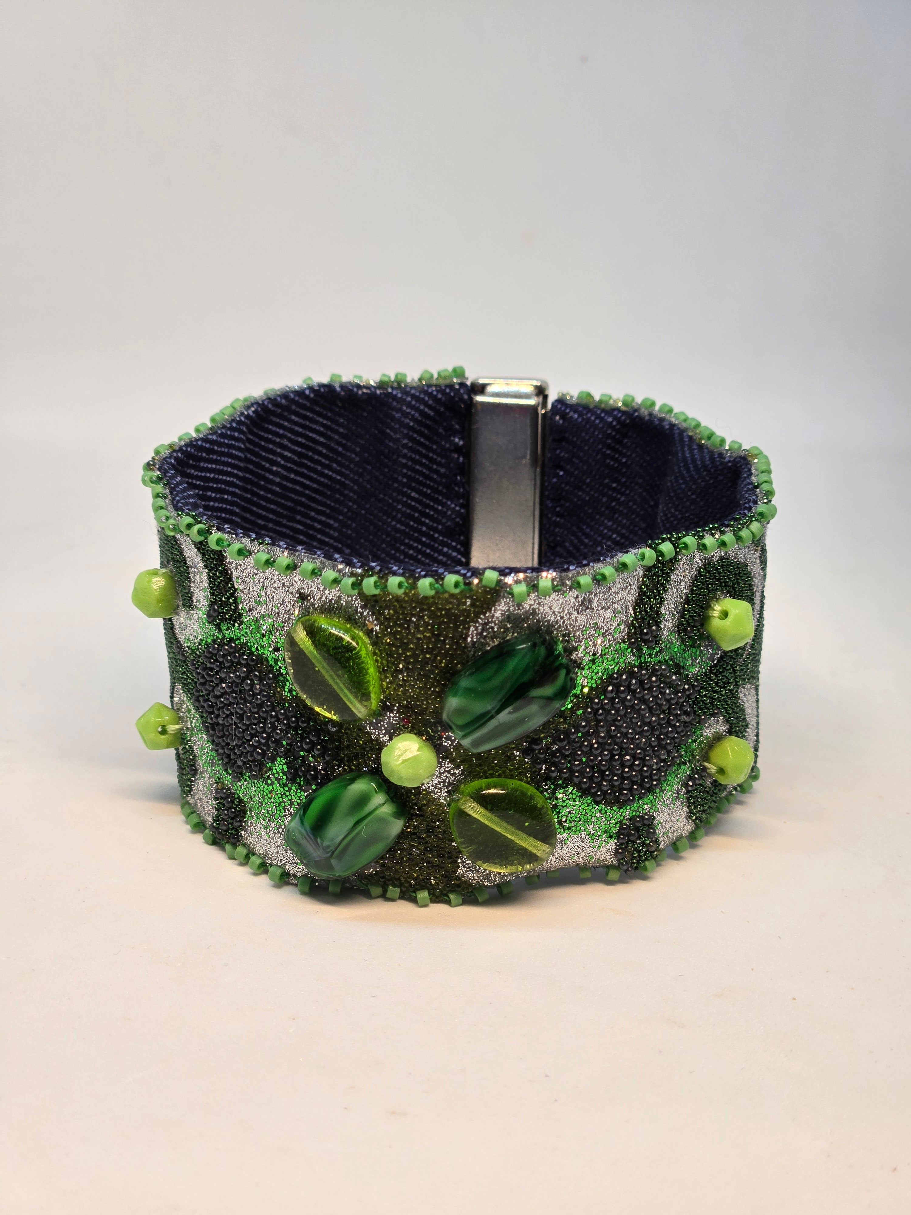 BRACCIALE Eleganza Denim, Design Arabesque in Verde