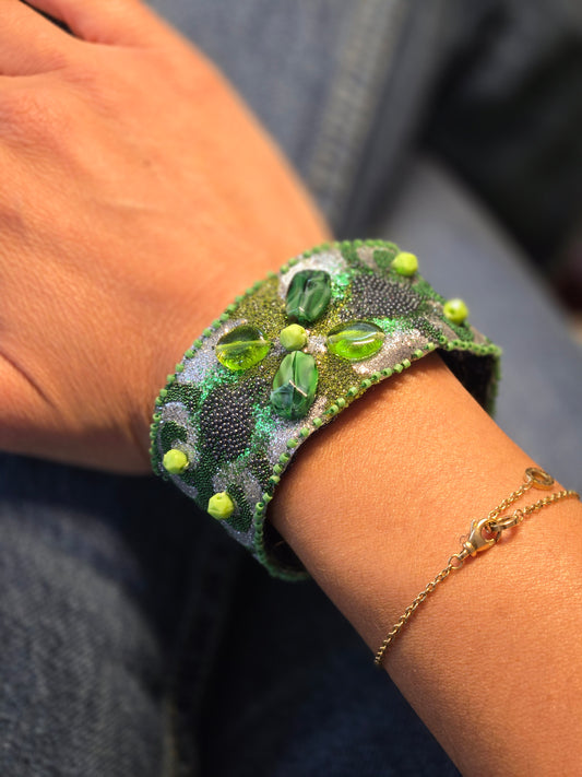 Bracelet Denim Elegance, motif arabesque vert
